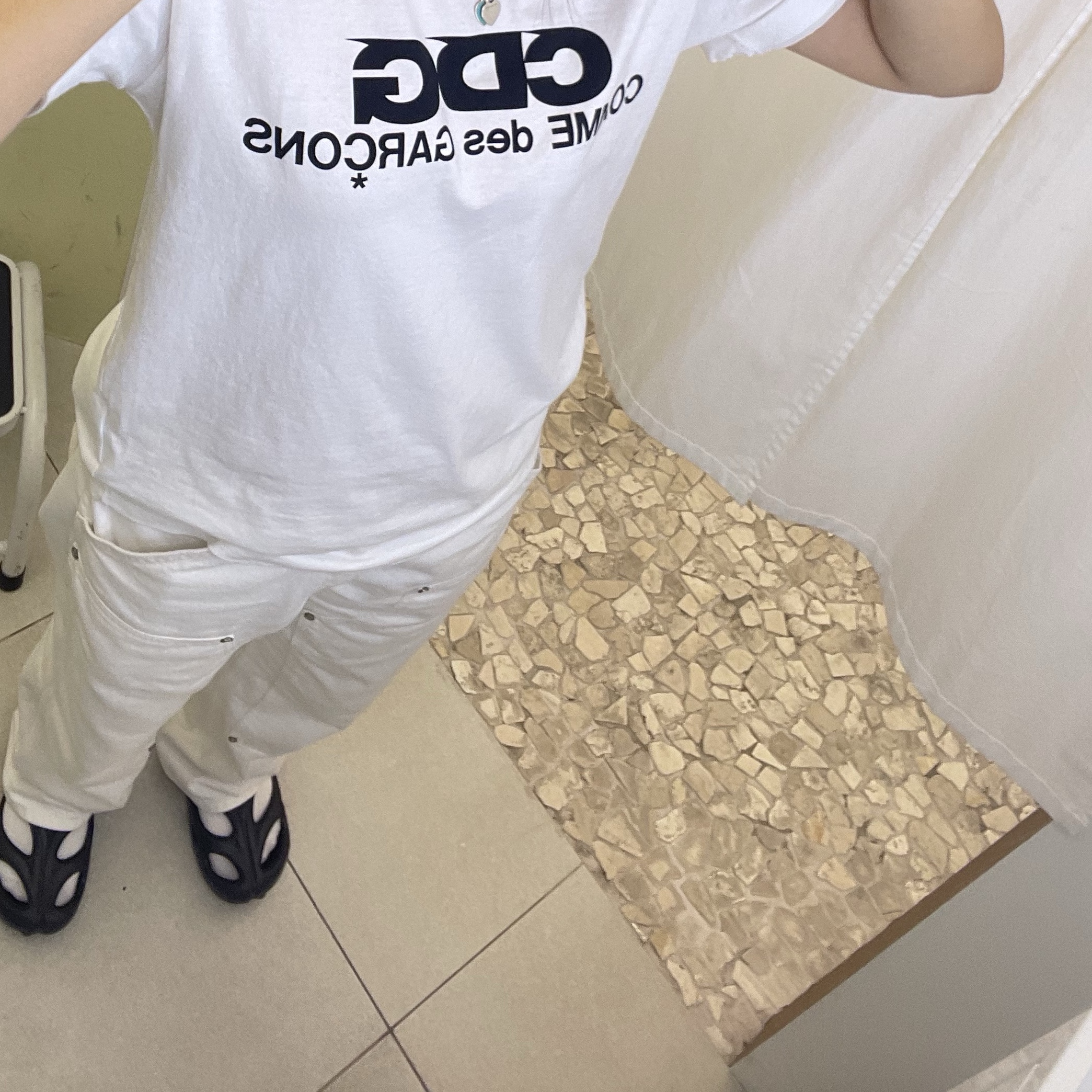 CDG Logo T-Shirt White 착용 스타일