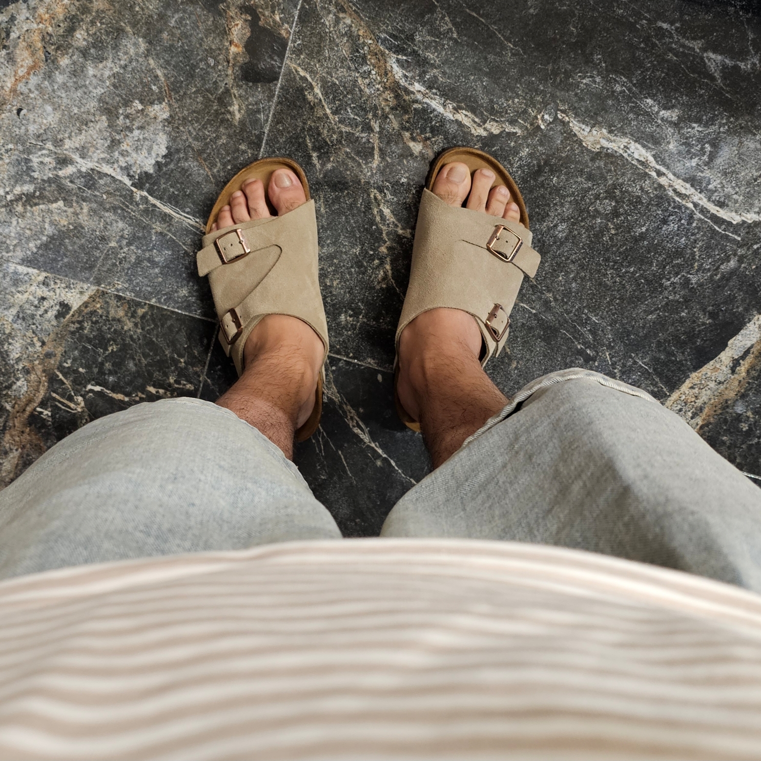 Birkenstock Zurich Suede Leather Taupe - Regular 착용 스타일