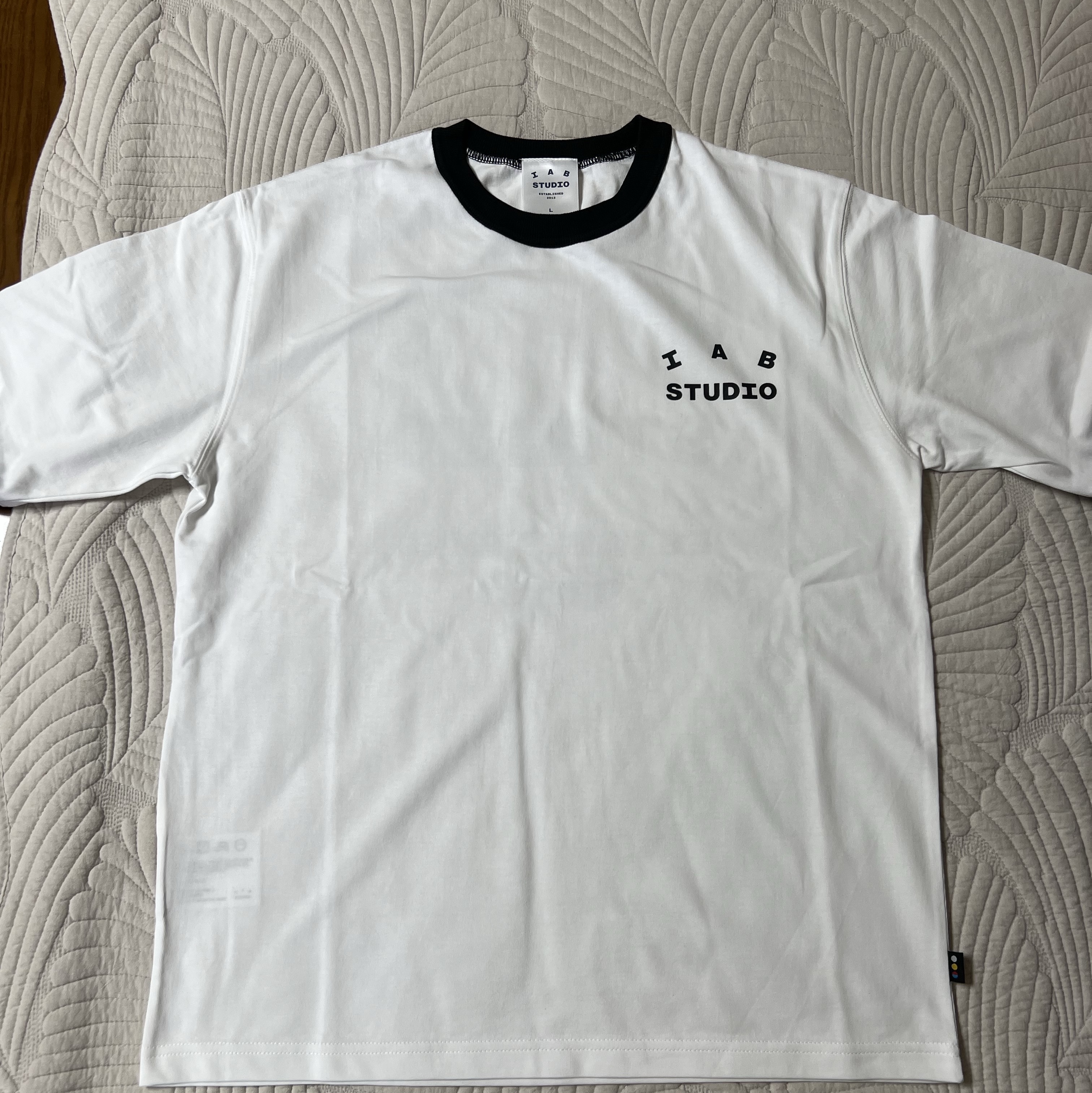 IAB Studio Established T-Shirt White Black 착용 스타일 - 1