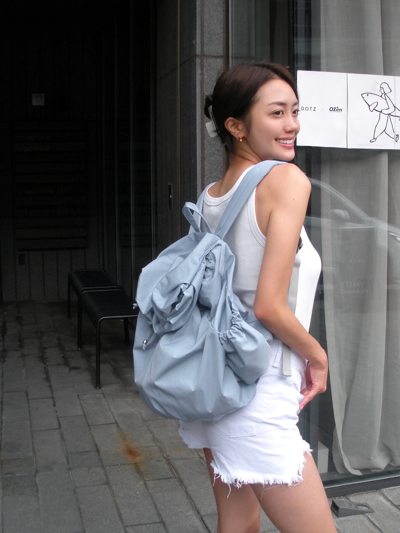 ACOC Blooming Backpack Ice Blue 착용 스타일 - 1