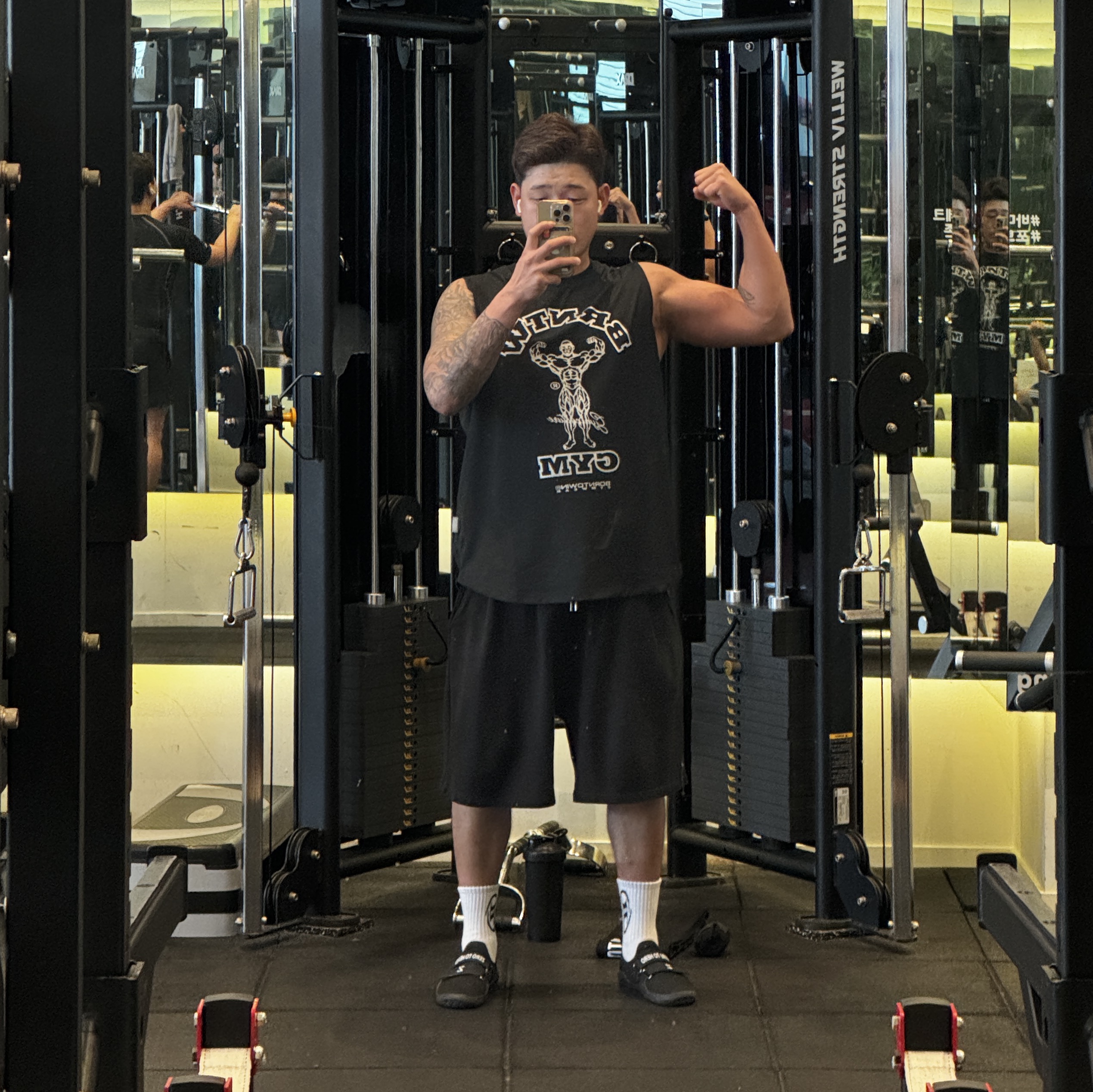 BORN TO WIN Raiseborn New Fit Sleeveless Black 착용 스타일