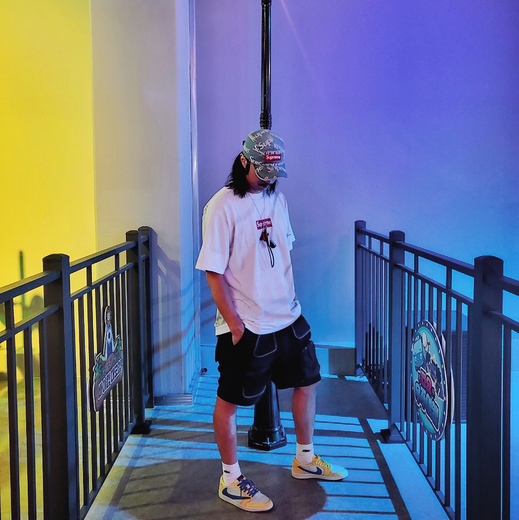 (W) Jordan 1 x Travis Scott Retro Low OG SP Canary, Supreme x MM6 Maison Margiela Box Logo T-Shirt White - 24SS 착용 스타일 - 1