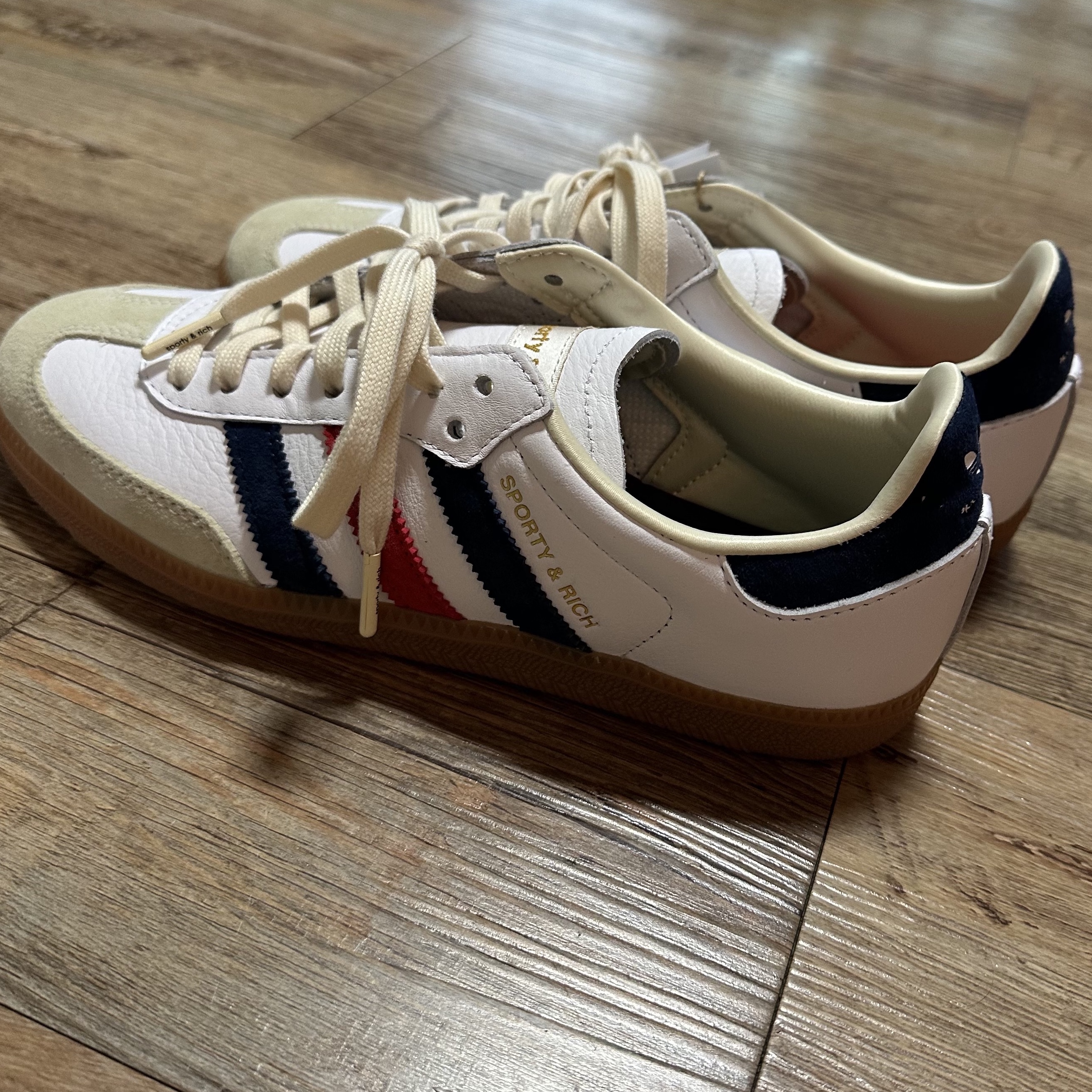 Adidas x Sporty & Rich Samba OG Cloud White Night Indigo 착용 스타일 - 2