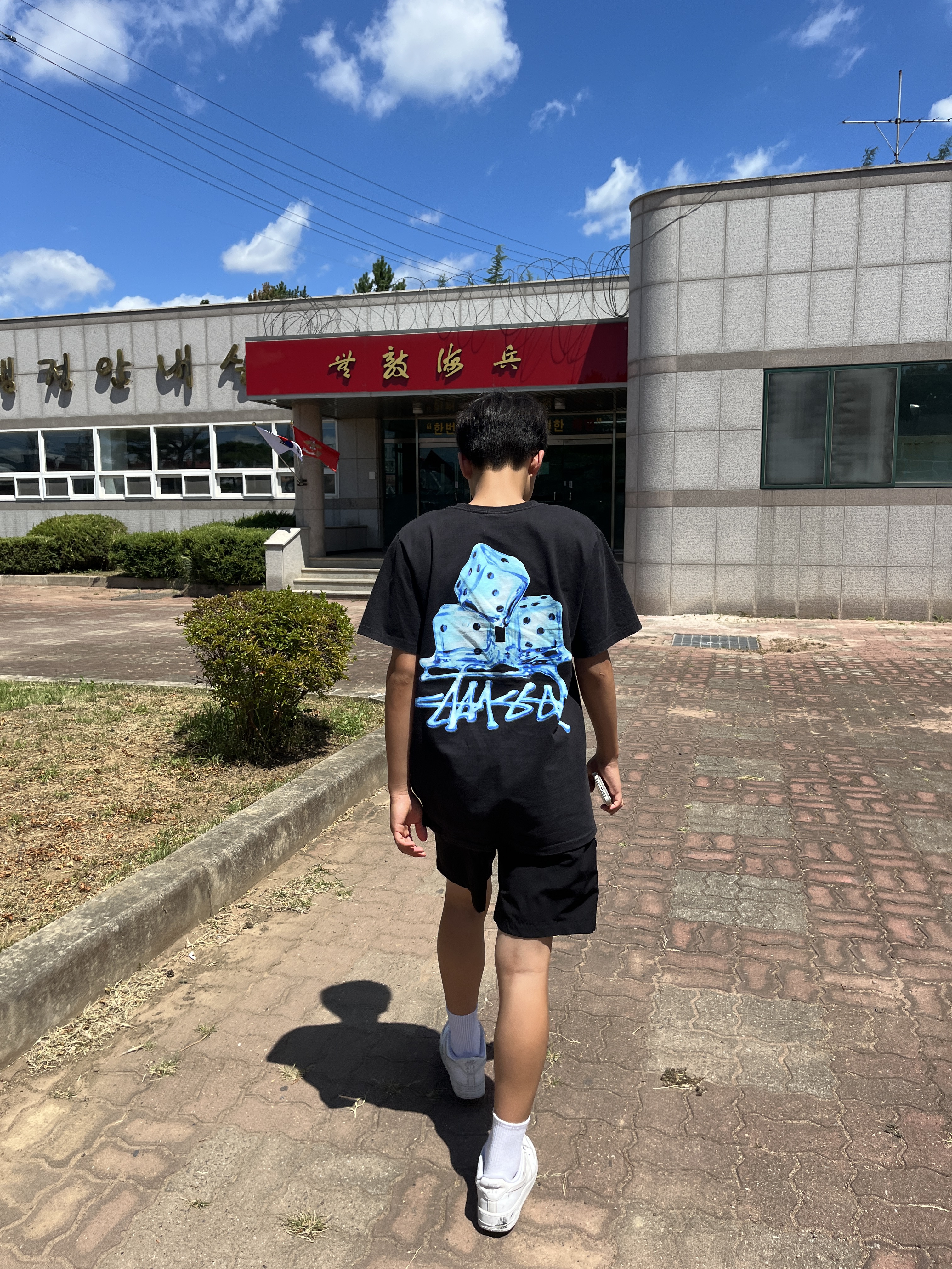 Stussy Melted T-Shirt Black, Nike Air Force 1 '07 Low White 착용 스타일 - 1