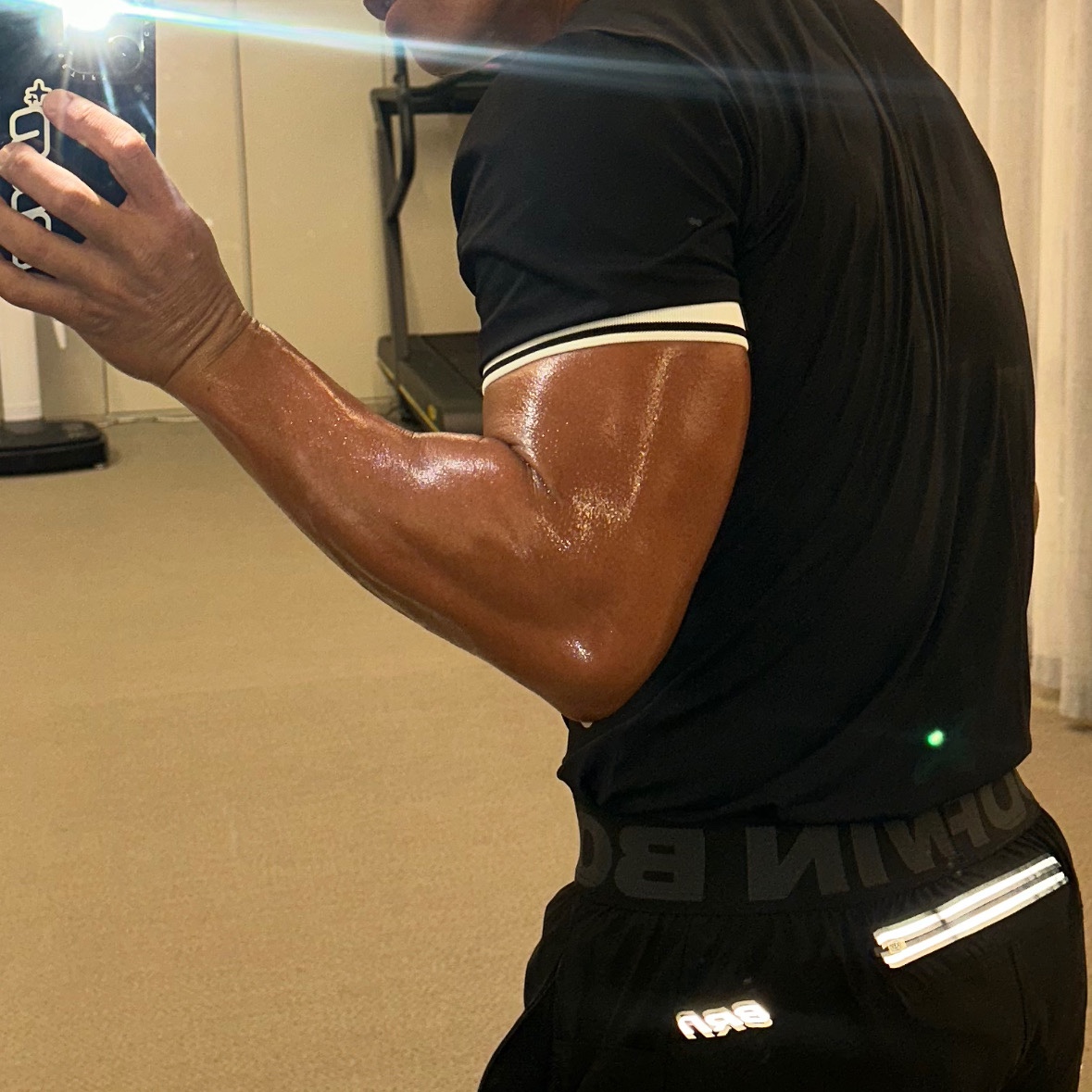BORN TO WIN Outband BRN Active Shorts Black 착용 스타일