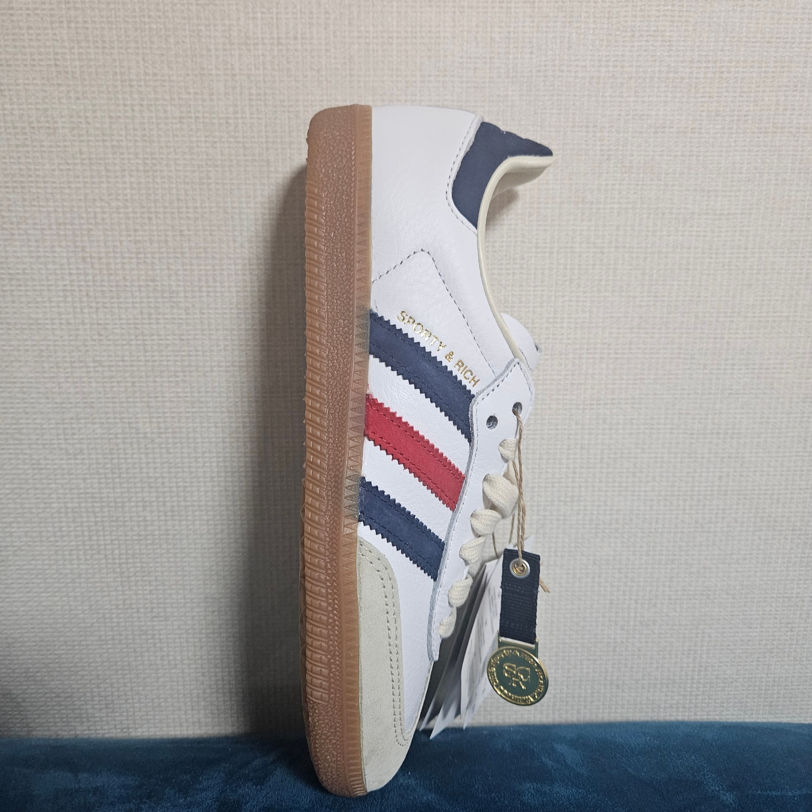 Adidas x Sporty & Rich Samba OG Cloud White Night Indigo 착용 스타일