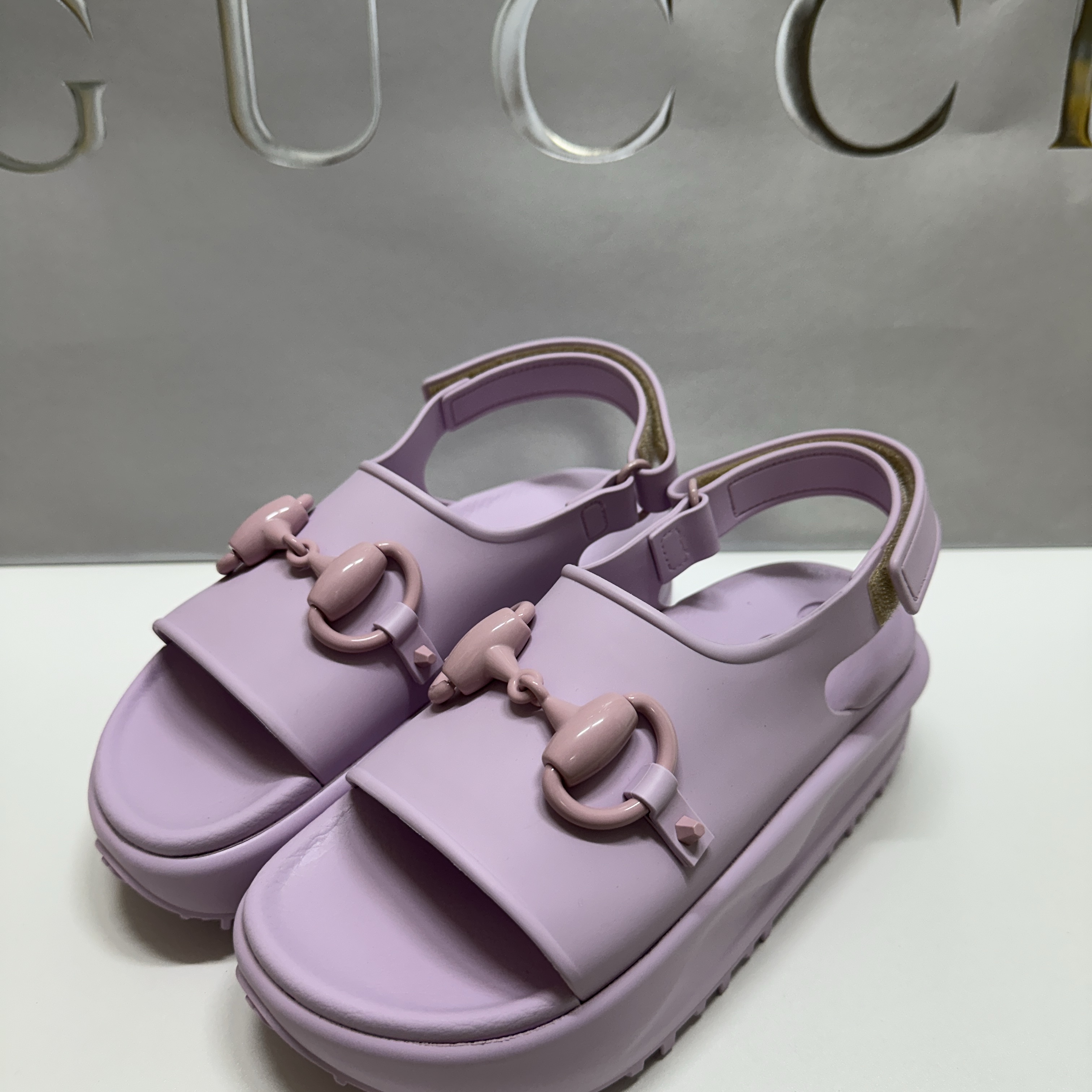 (W) Gucci Horsebit Flatform Sandal Light Pink Rubber 착용 스타일