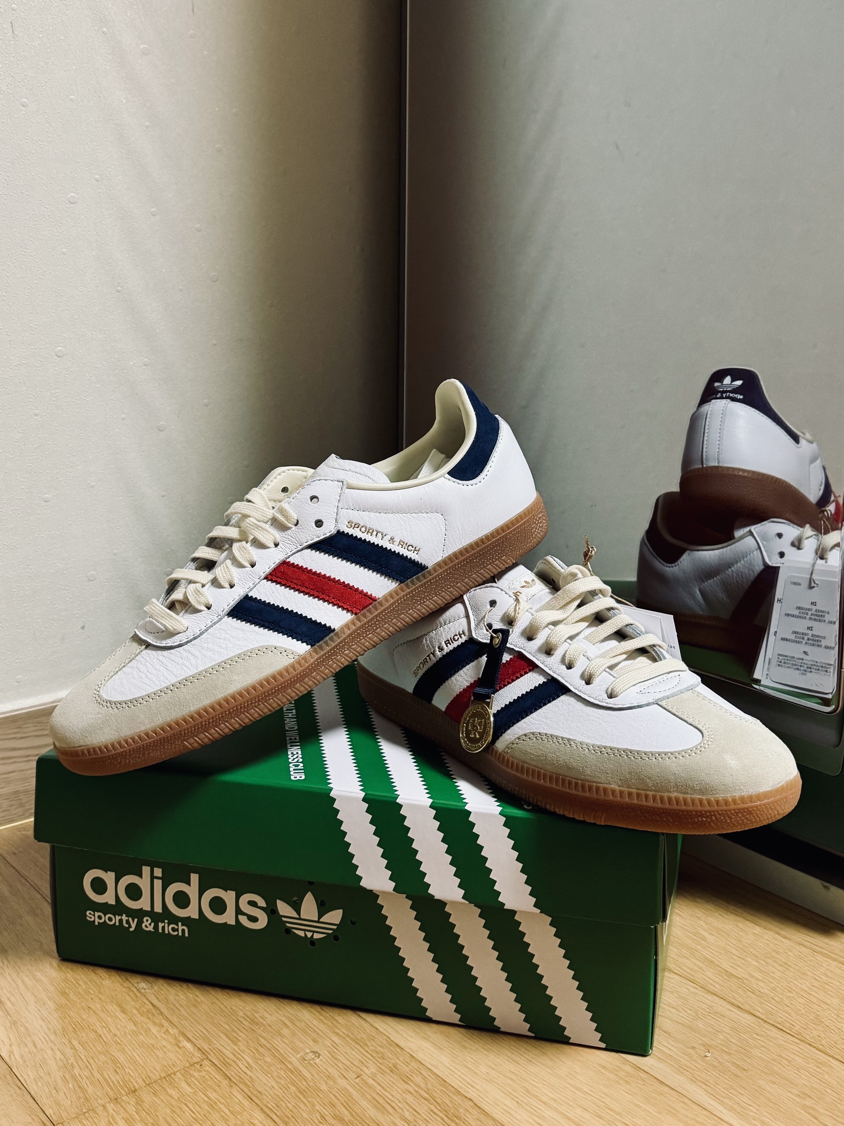 Adidas x Sporty & Rich Samba OG Cloud White Night Indigo 착용 스타일