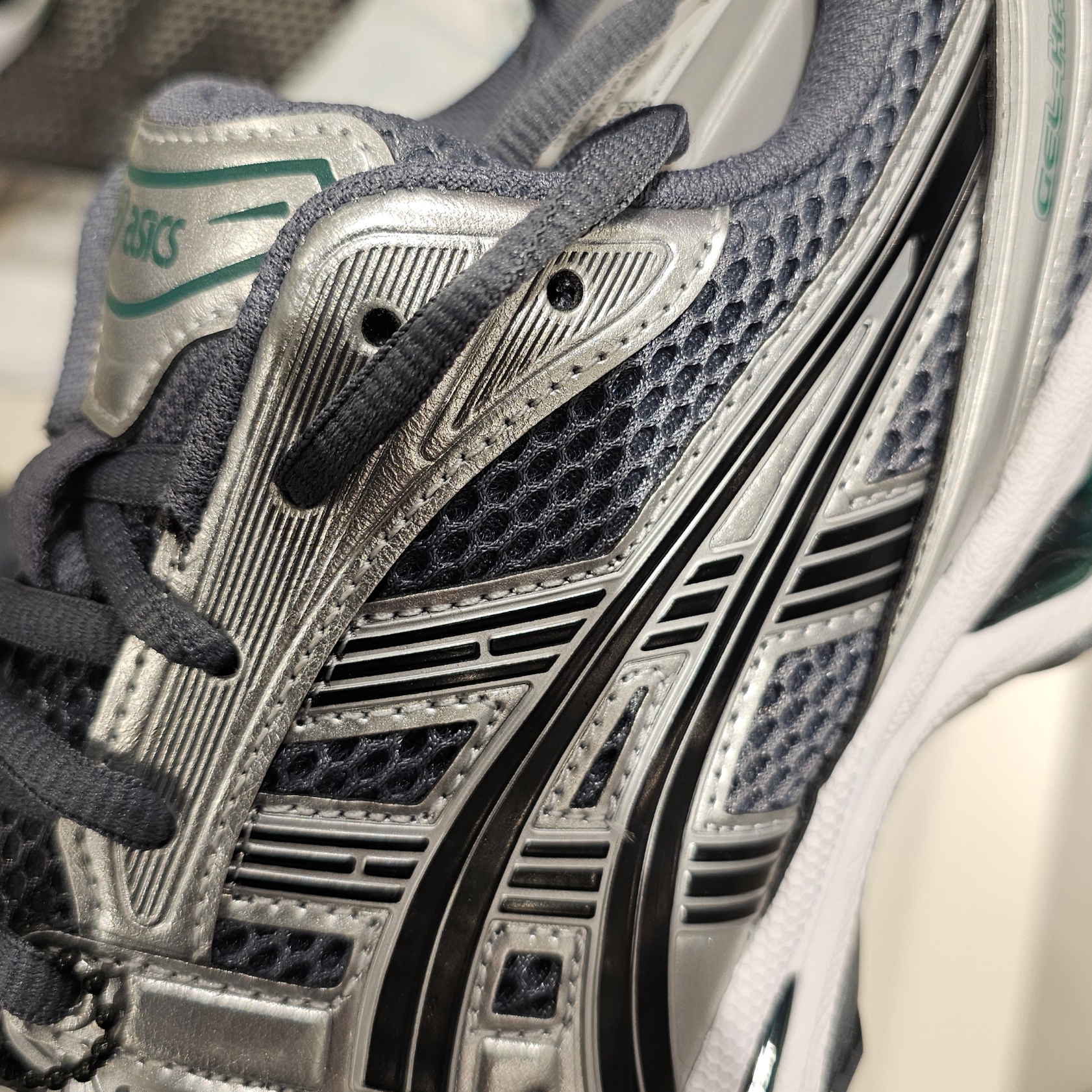 Asics Gel-Kayano 14 Metropolis Jasper Green 착용 스타일