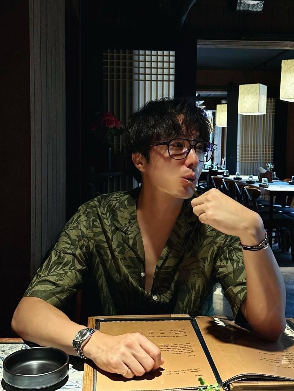 Moncler Hawaiian Print Shirt Night Blue - 22SS, Houston Japan Aloha Shirt Leopard Grey 41103GY 착용 스타일 - 4