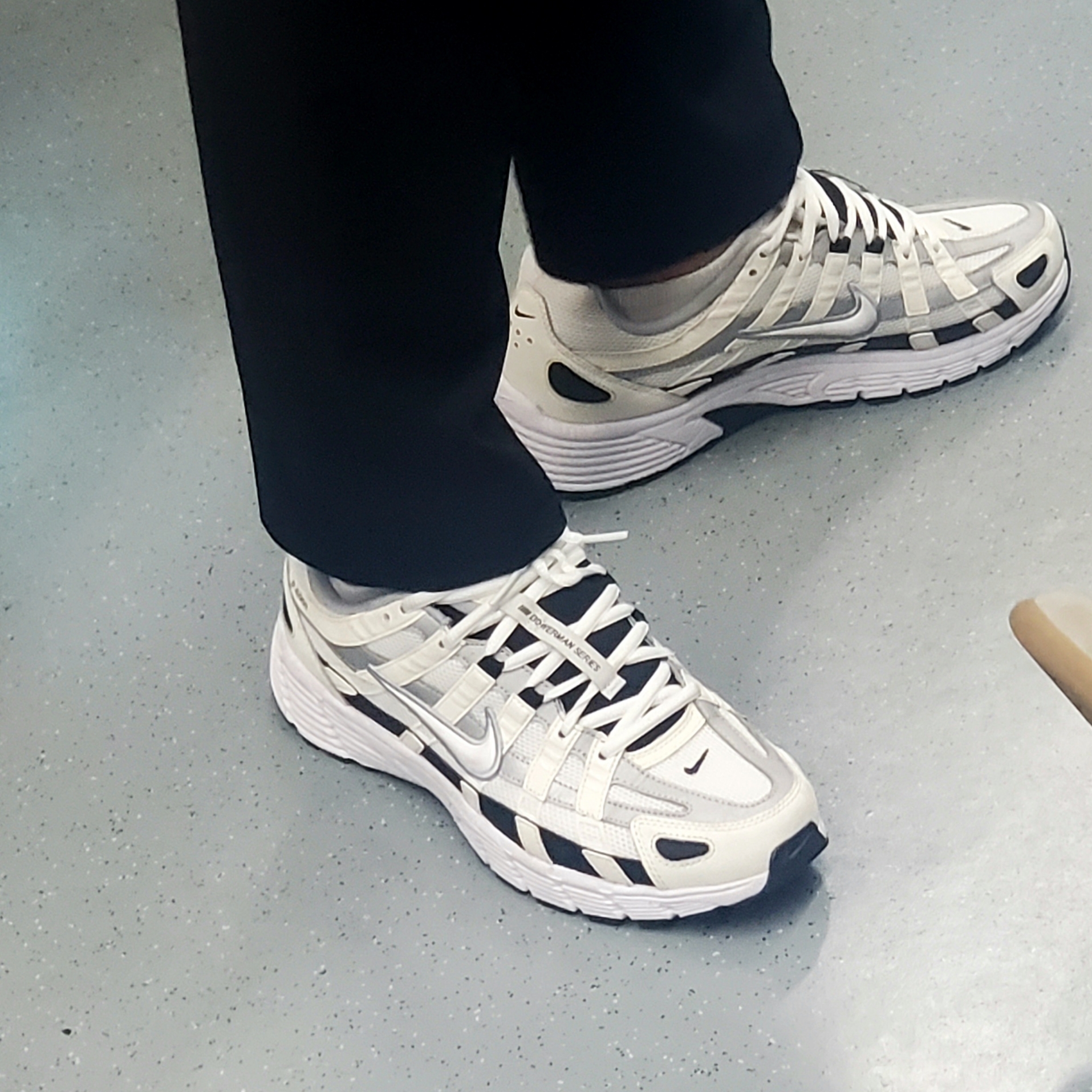 Nike P-6000 Pure Platinum 착용 스타일