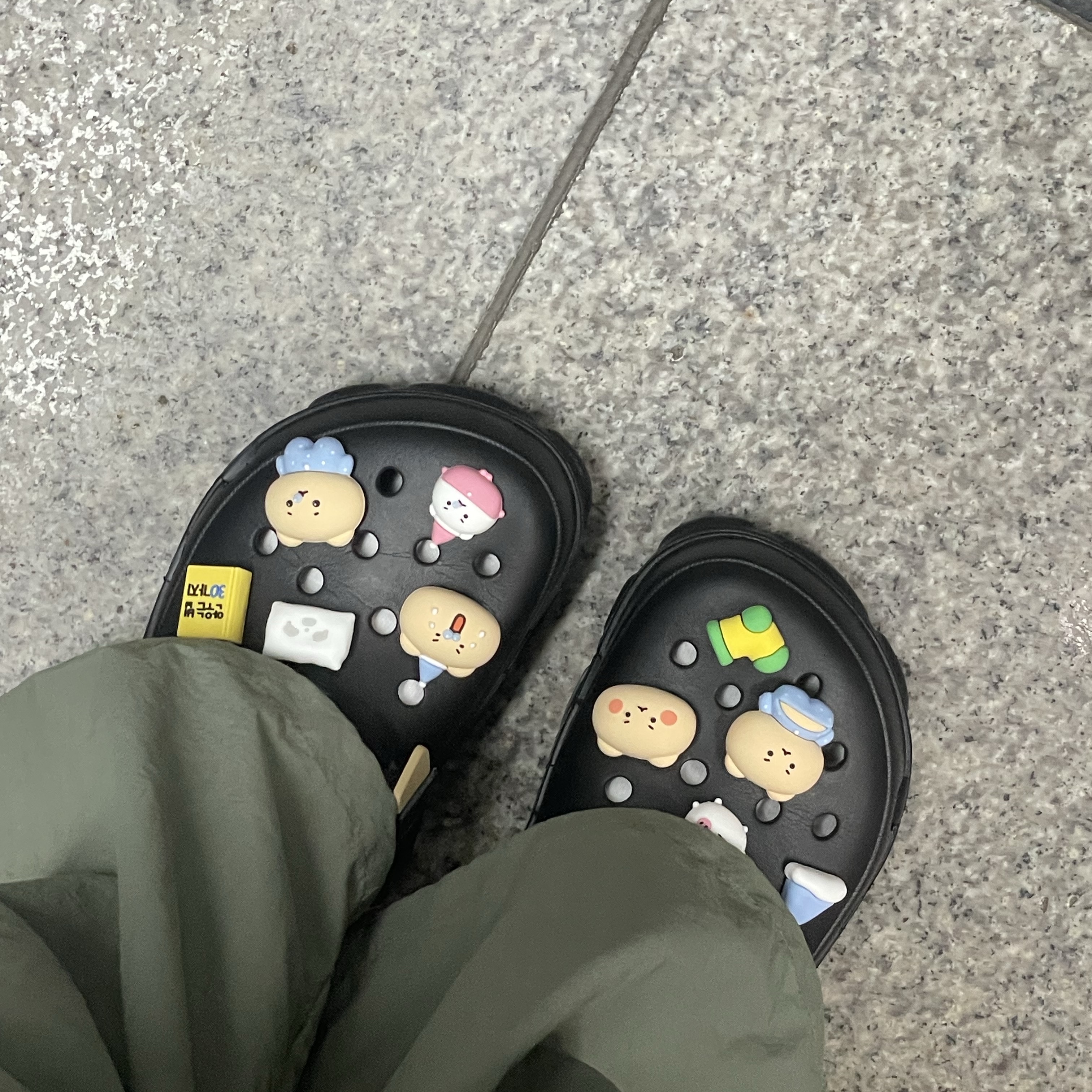 Crocs All Terrain Clog Black 착용 스타일