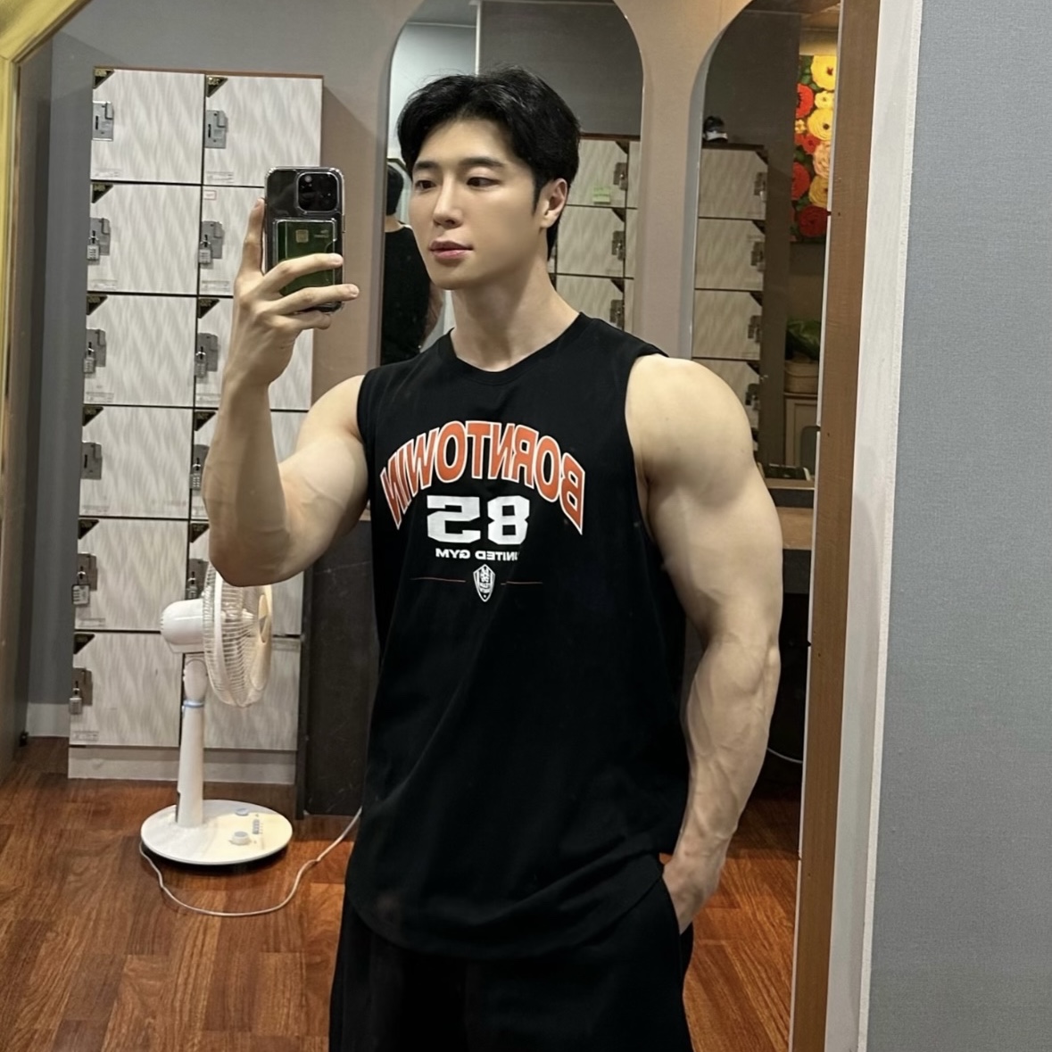BORN TO WIN 85 Gym Comfort Fit Sleeveless Black 착용 스타일