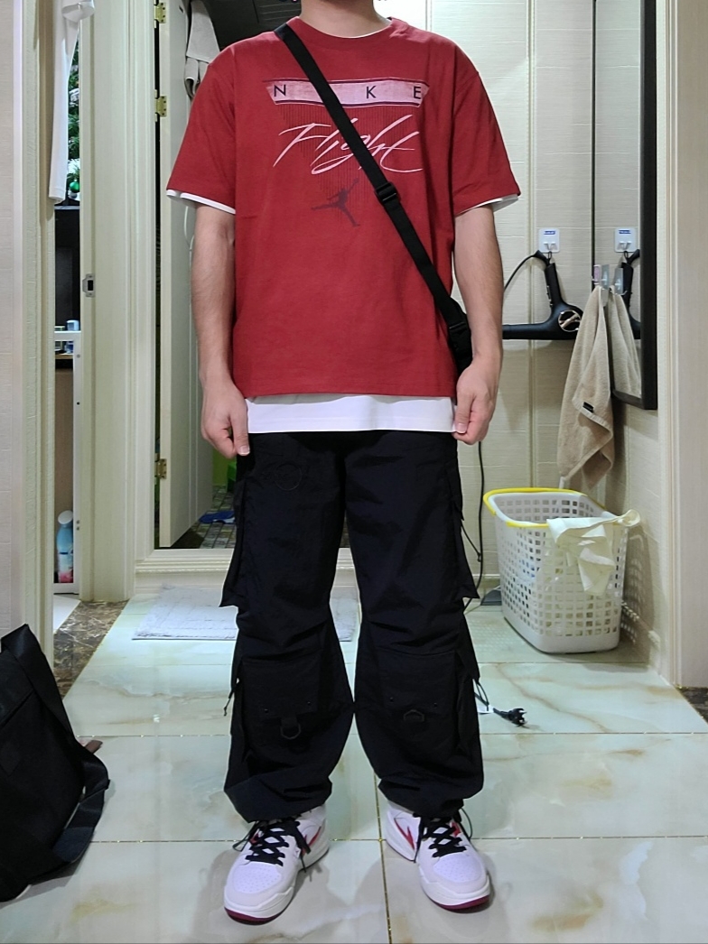 Jordan Stadium 90 White Varsity Red, Nike Heitage Crossbody Bag 3L Black Bright Mandarin 착용 스타일 - 1