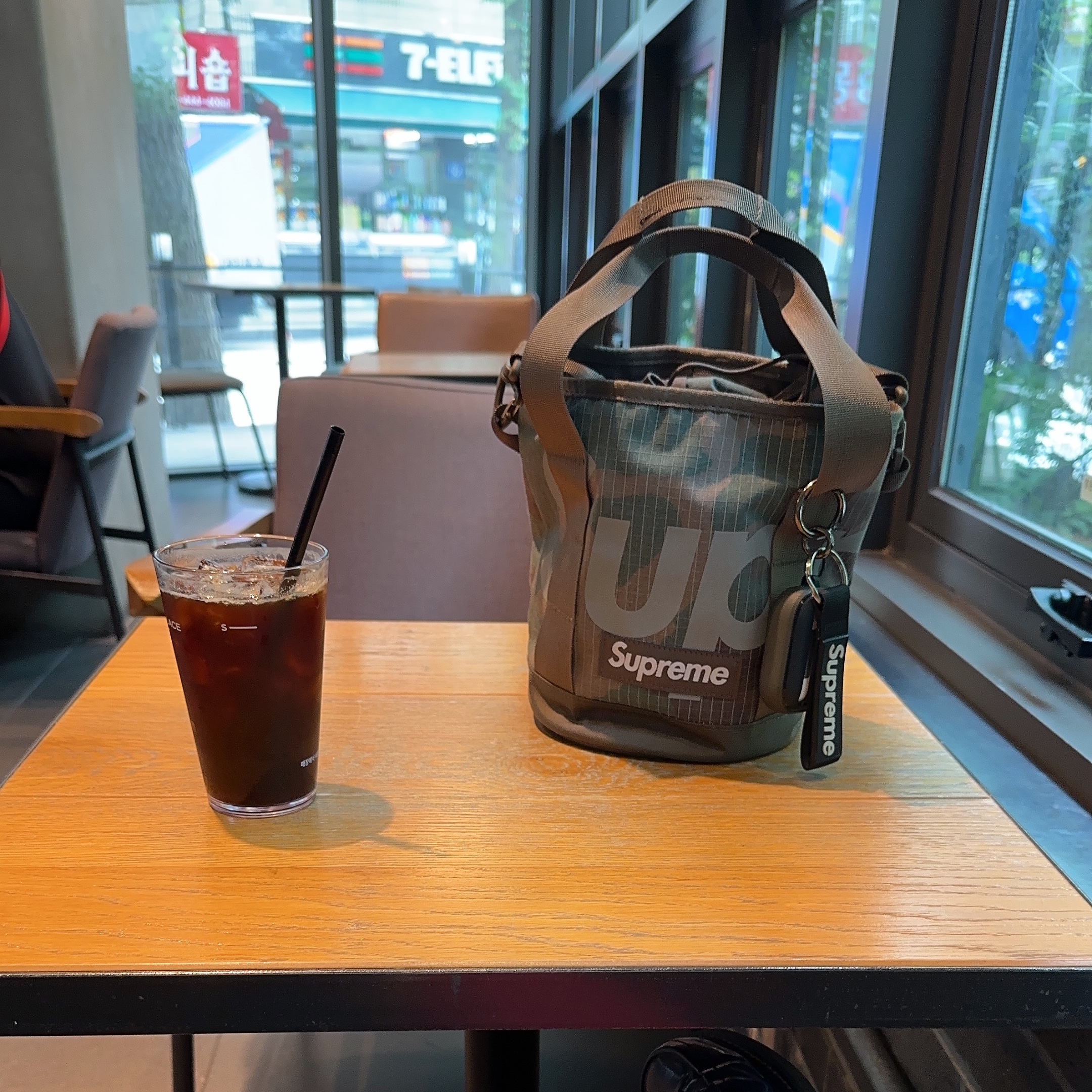 Supreme Cinch Bag Woodland Camo - 24SS 착용 스타일 - 2