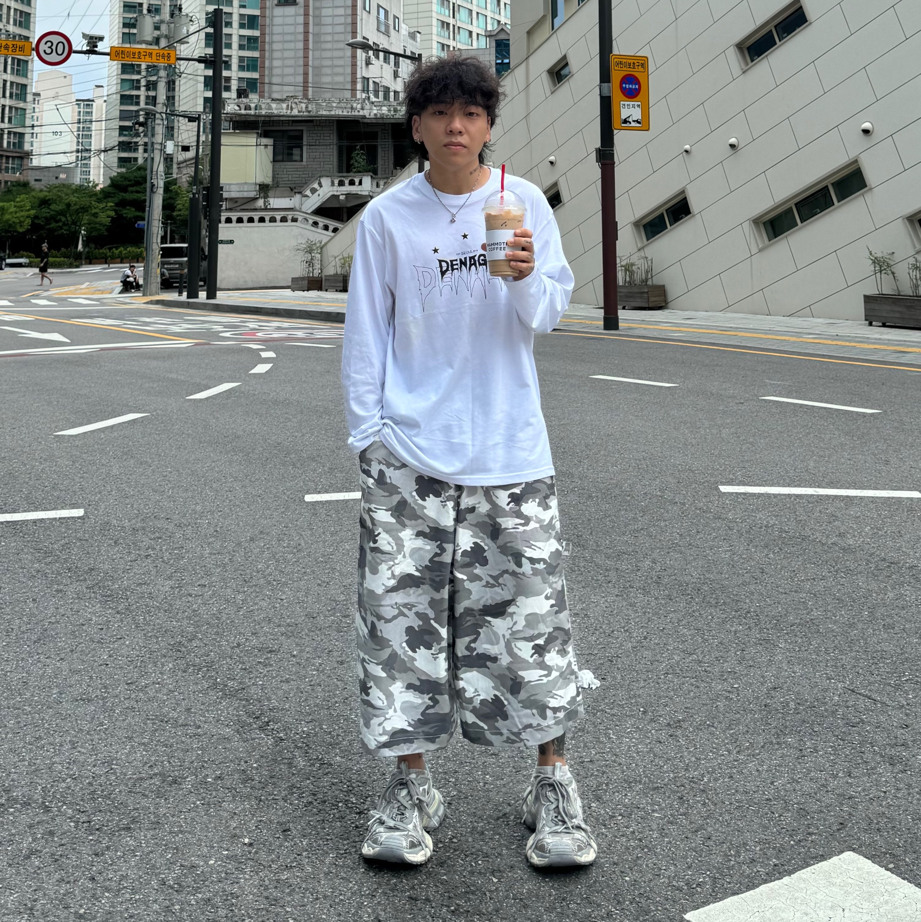 Balenciaga 3XL Sneakers Light Beige 착용 스타일 - 3