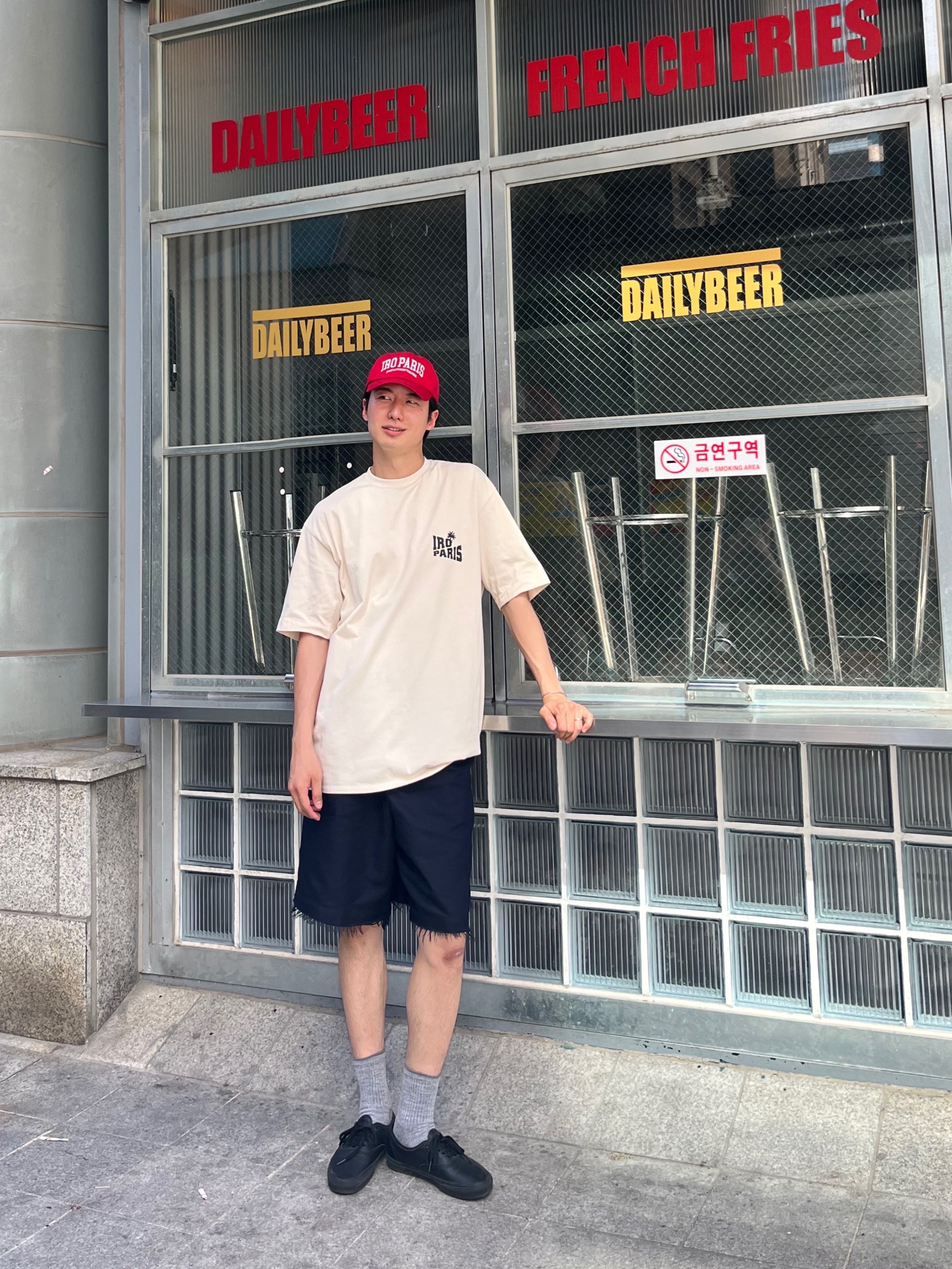Iro Palmtree Graphic Semi Over Cotton T-Shirt Beige, Iro Club De Paris Edition Cotton Ball Cap Red 착용 스타일 - 2