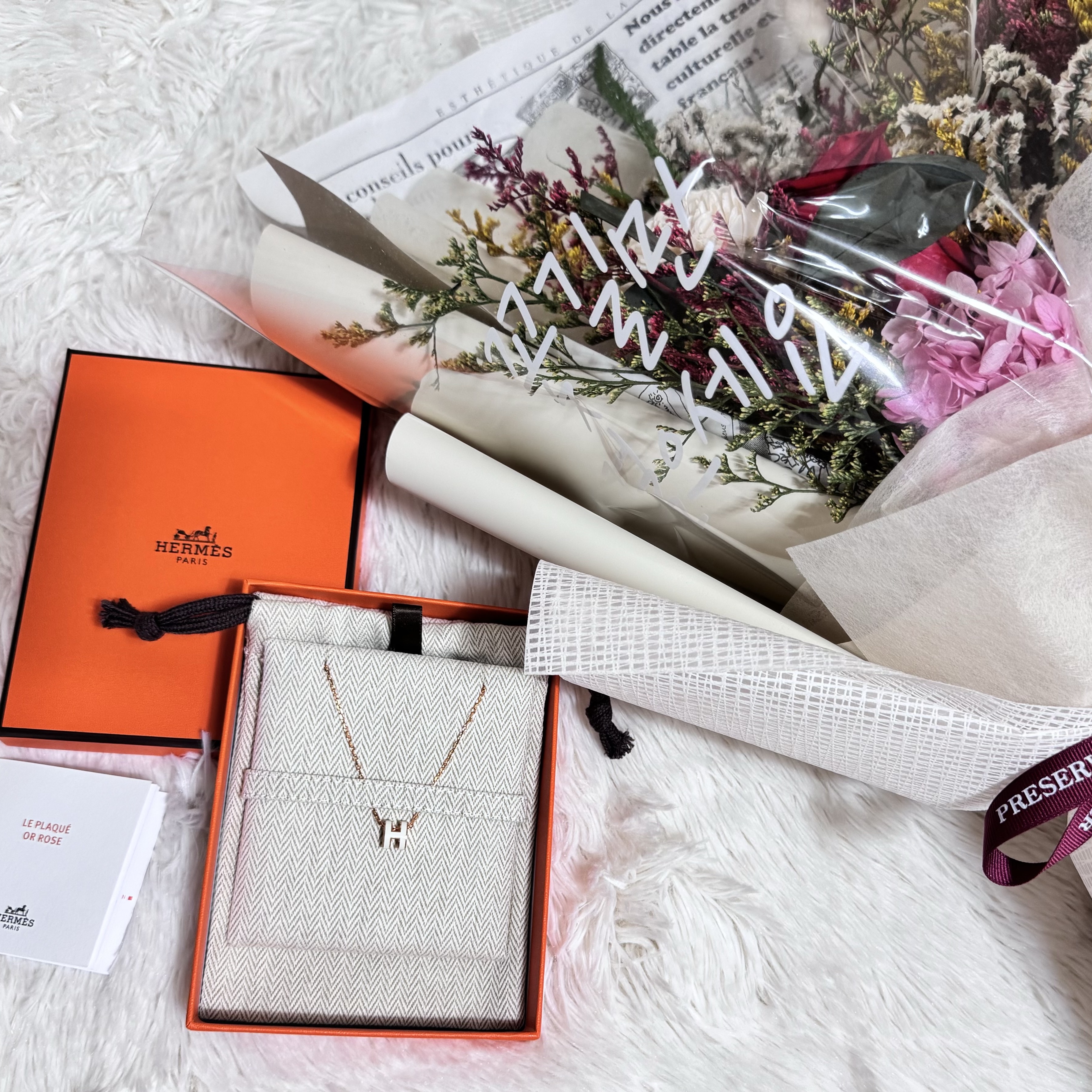 (W) Hermes Mini Pop H Pendant Rose Gold & Blanc 착용 스타일