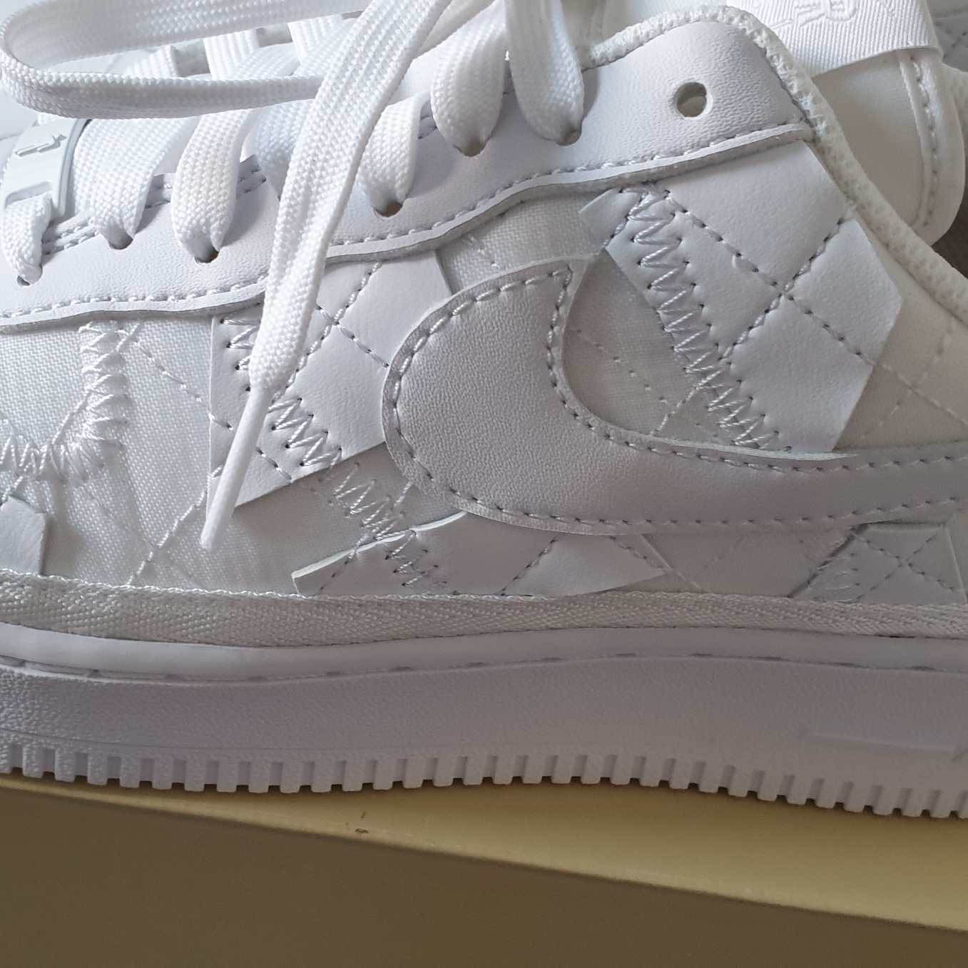Nike x Billie Eilish Air Force 1 Low SP Triple White 착용 스타일 - 1