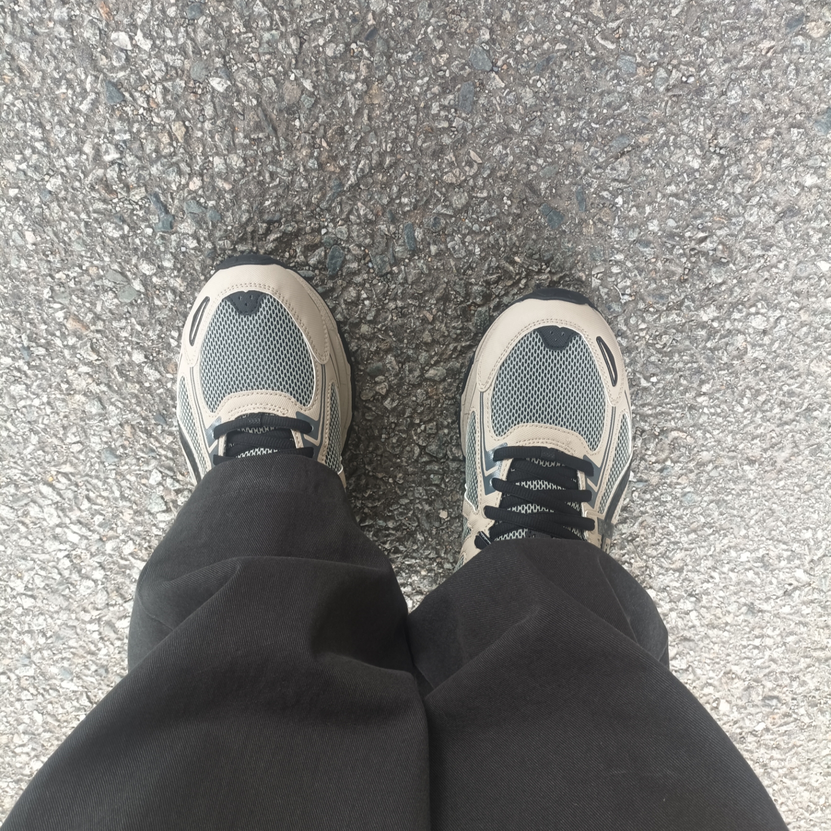 Asics Gel-Venture 6 Feather Grey Black 착용 스타일 - 2
