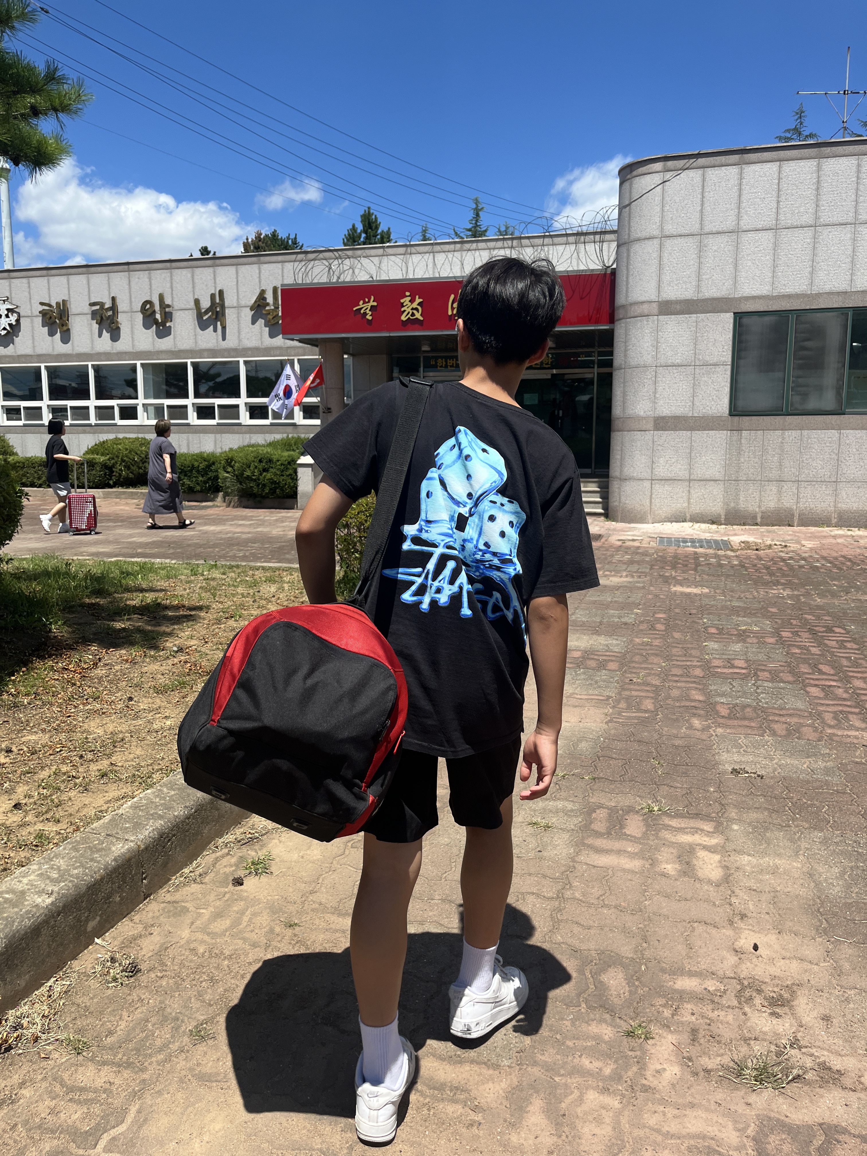 Stussy Melted T-Shirt Black, Nike Air Force 1 '07 Low White 착용 스타일 - 3