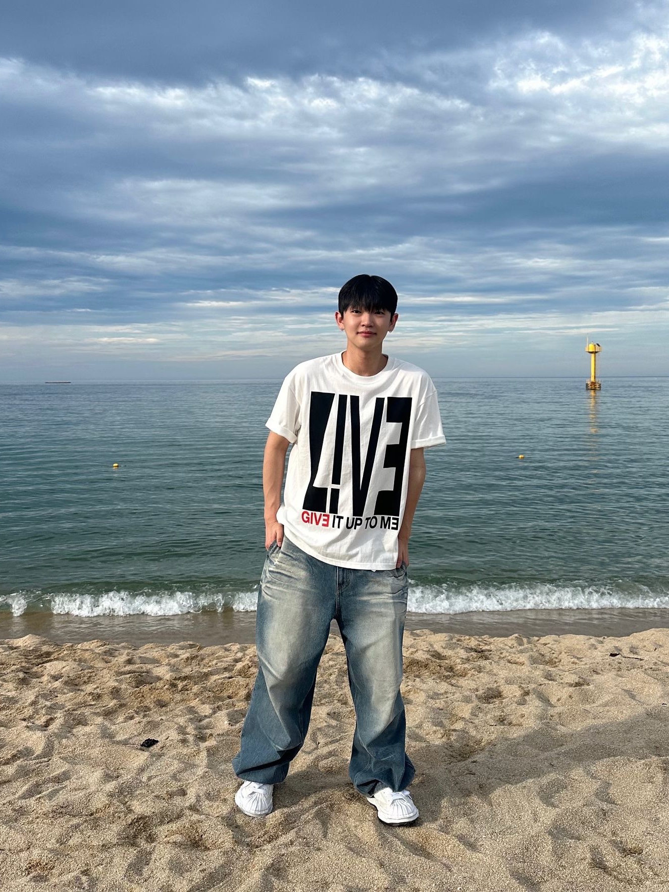 Millo Archive Live T-Shirts Ivory 착용 스타일 - 1