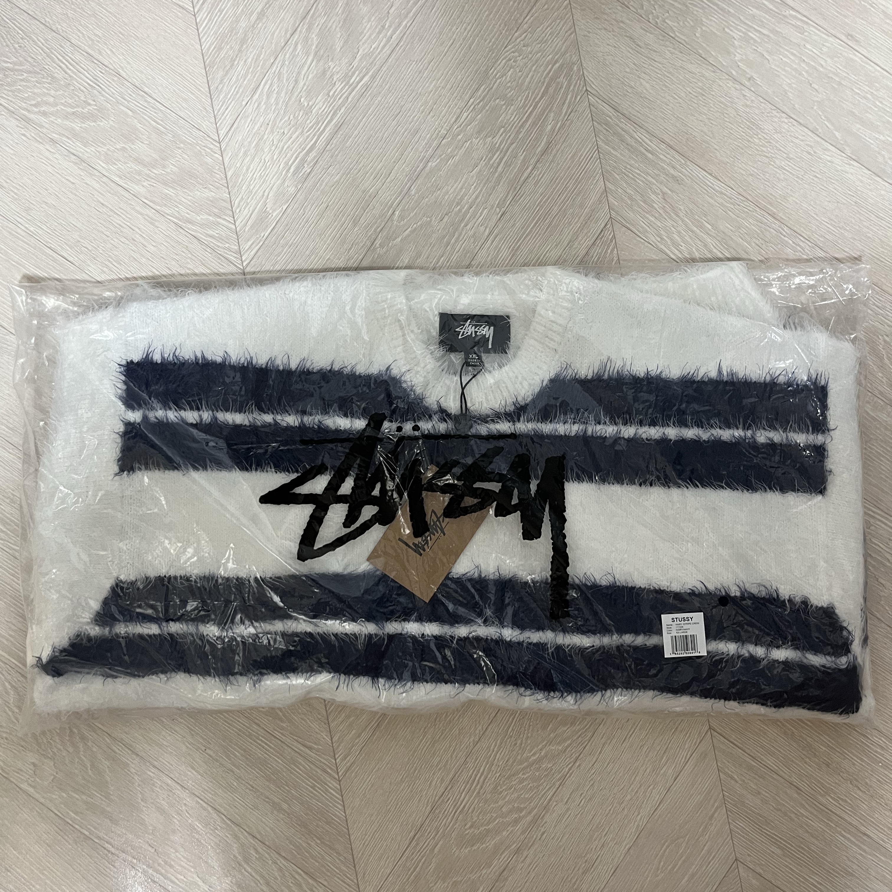 Stussy Hairy Stripe Crew Sweater Ivory Navy 착용 스타일