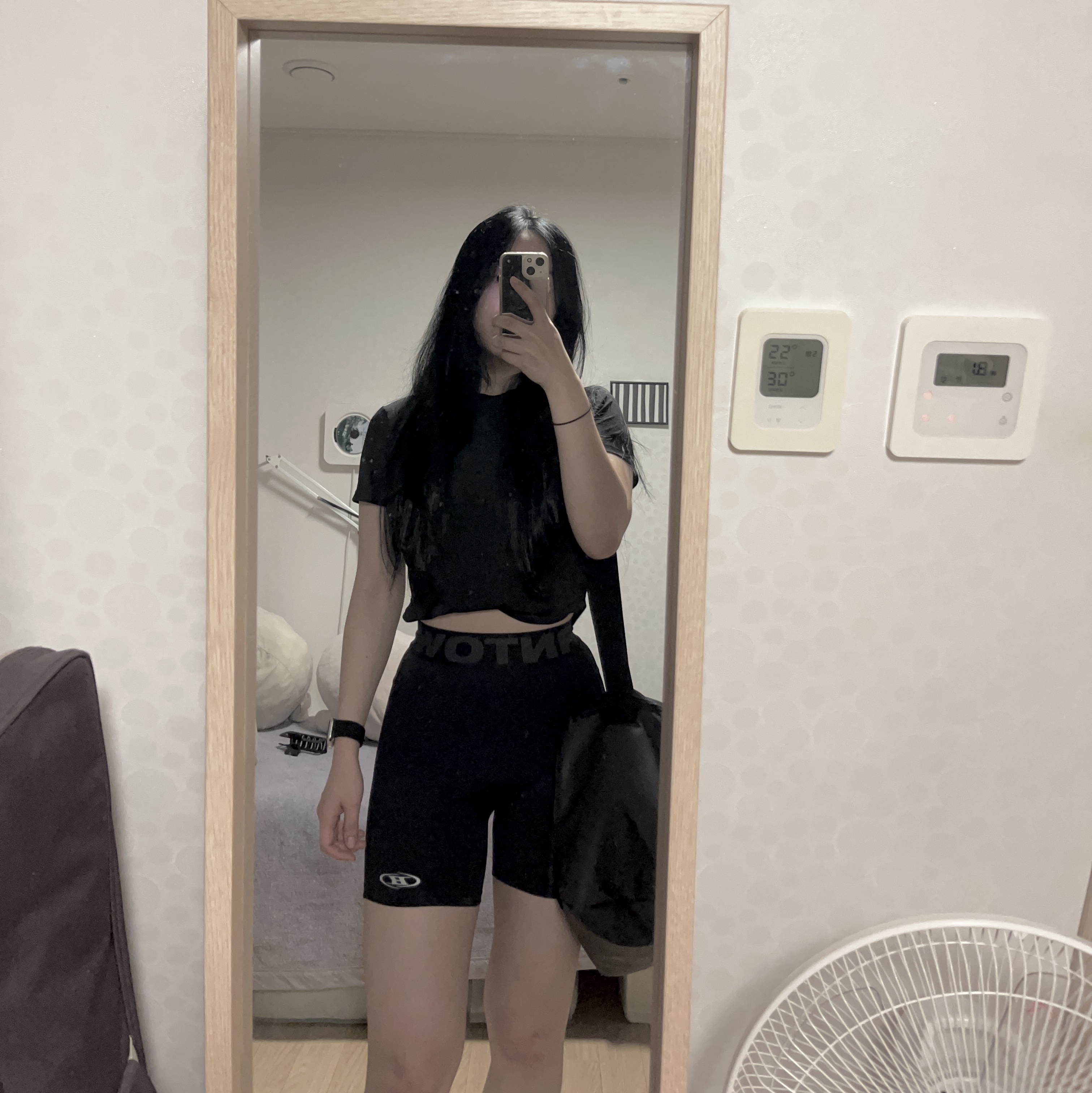 BORN TO WIN Outband 3.5 Biker Shorts Black 착용 스타일