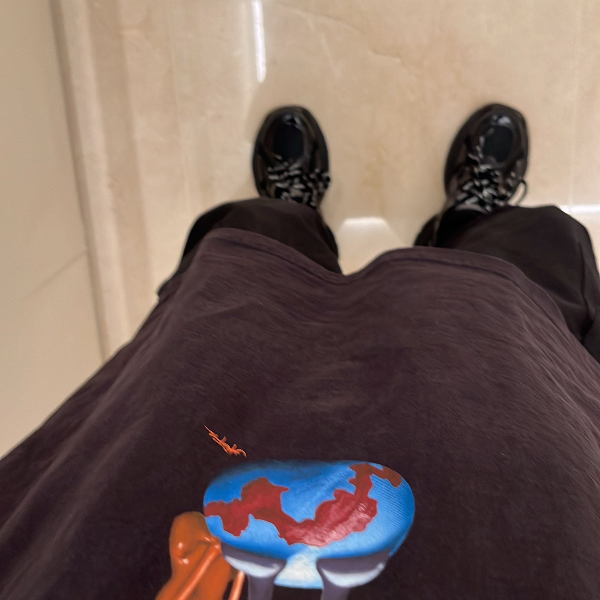 Travis Scott Utopia Is In Charlotte T-Shirt Black, Nonnod Side Cargo Shorts Black 착용 스타일