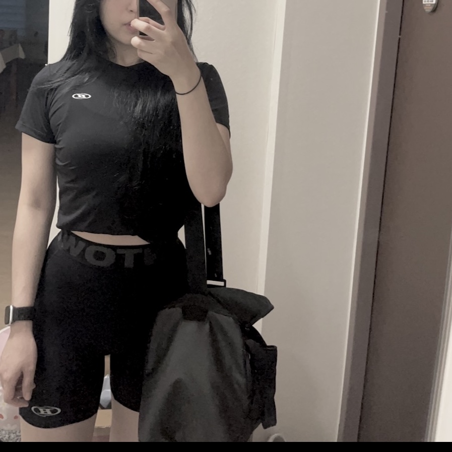 BORN TO WIN Quick Dry Symbol B Crop T-Shirts Black, BORN TO WIN Outband 3.5 Biker Shorts Black 착용 스타일