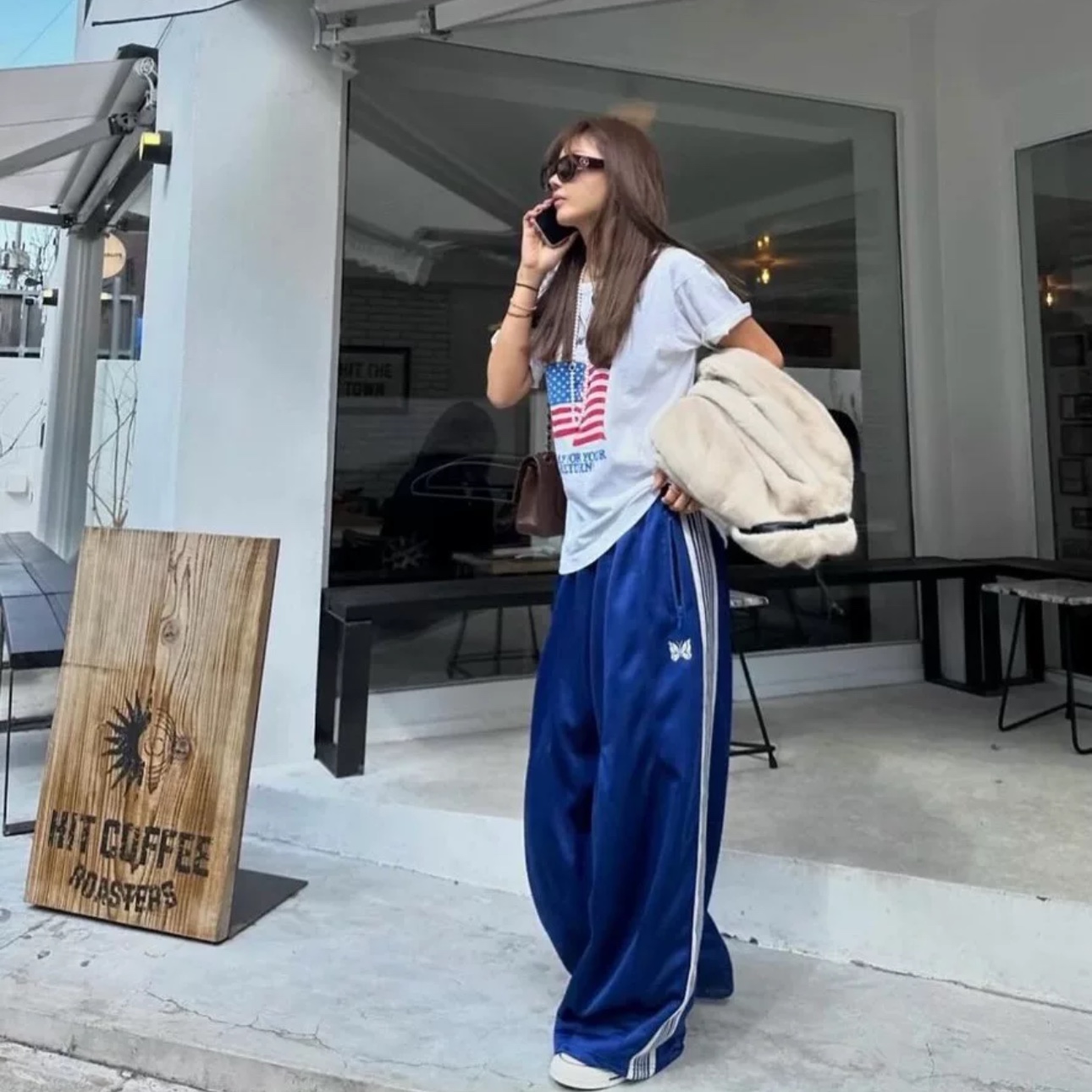Needles H.D. Track Pants Poly Smooth Royal 착용 스타일