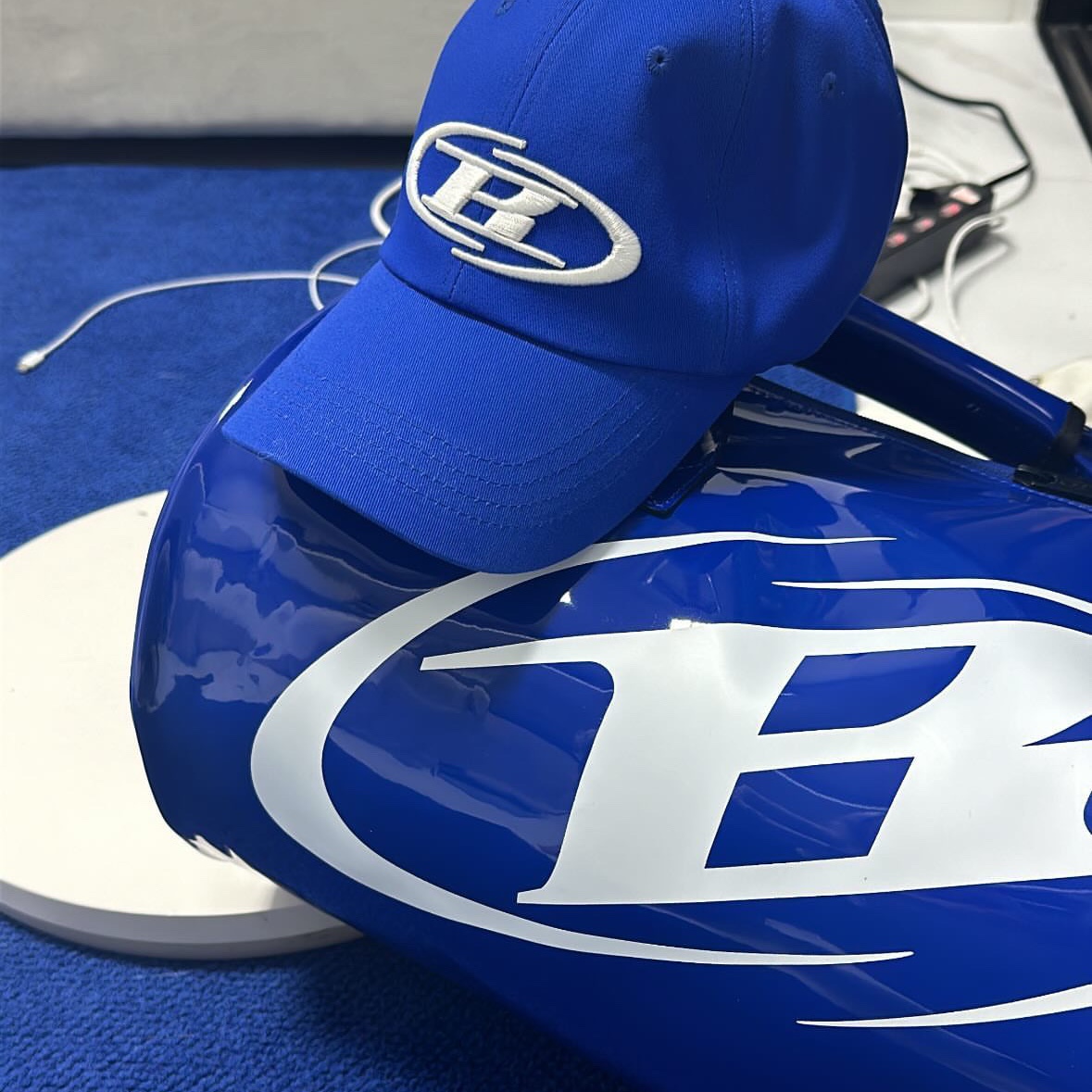 BORN TO WIN B Symbol Big Logo Ball Cap Blue 착용 스타일