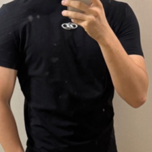 BORN TO WIN Silver B Logo Muscle Fit T-Shirts Black 착용 스타일