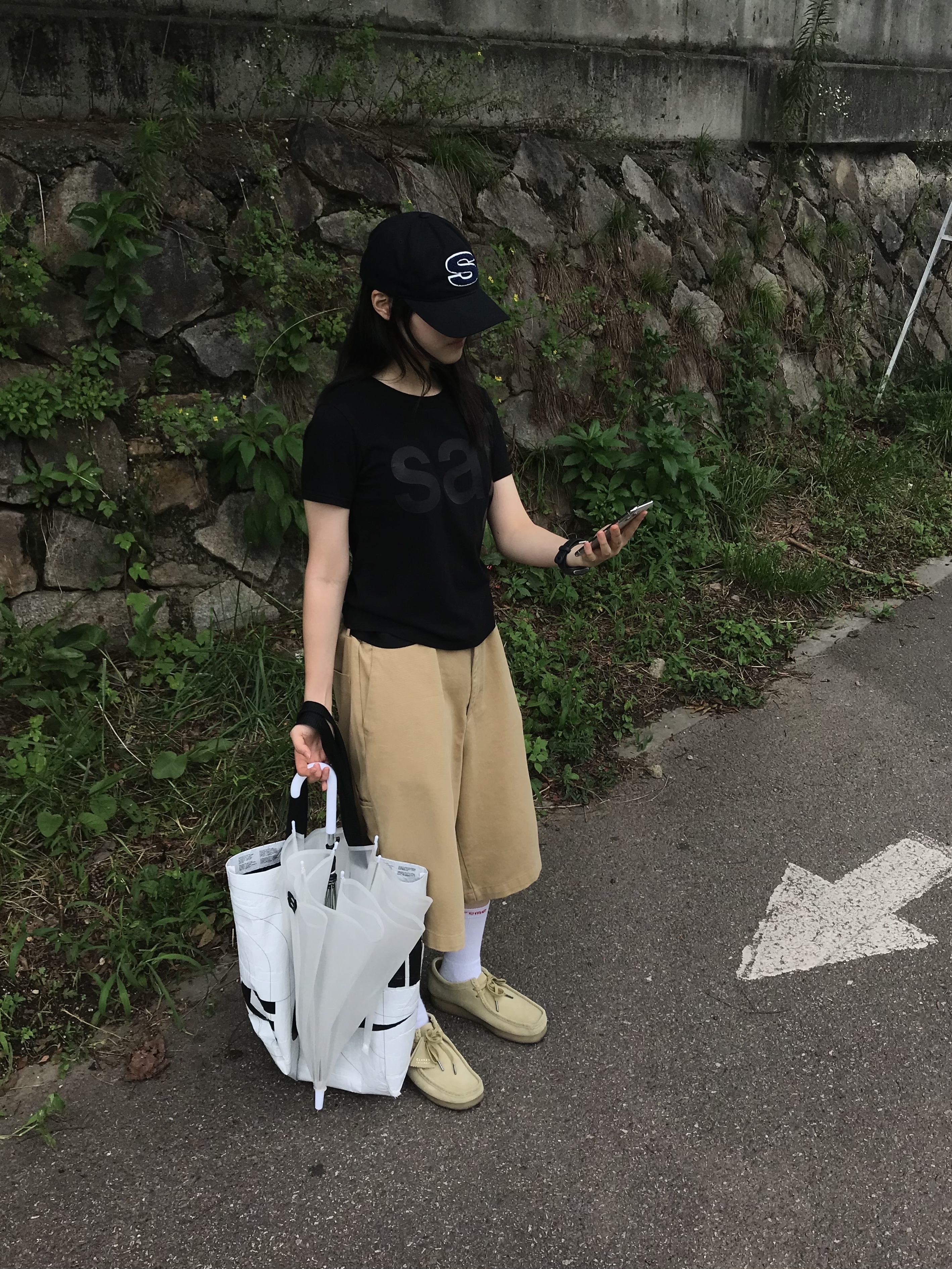 Stussy Chenille S Low Pro Cap Black, [KREAM 단독] Safarispot 1/2 Basic Safari T-Shirt Black 착용 스타일 - 1
