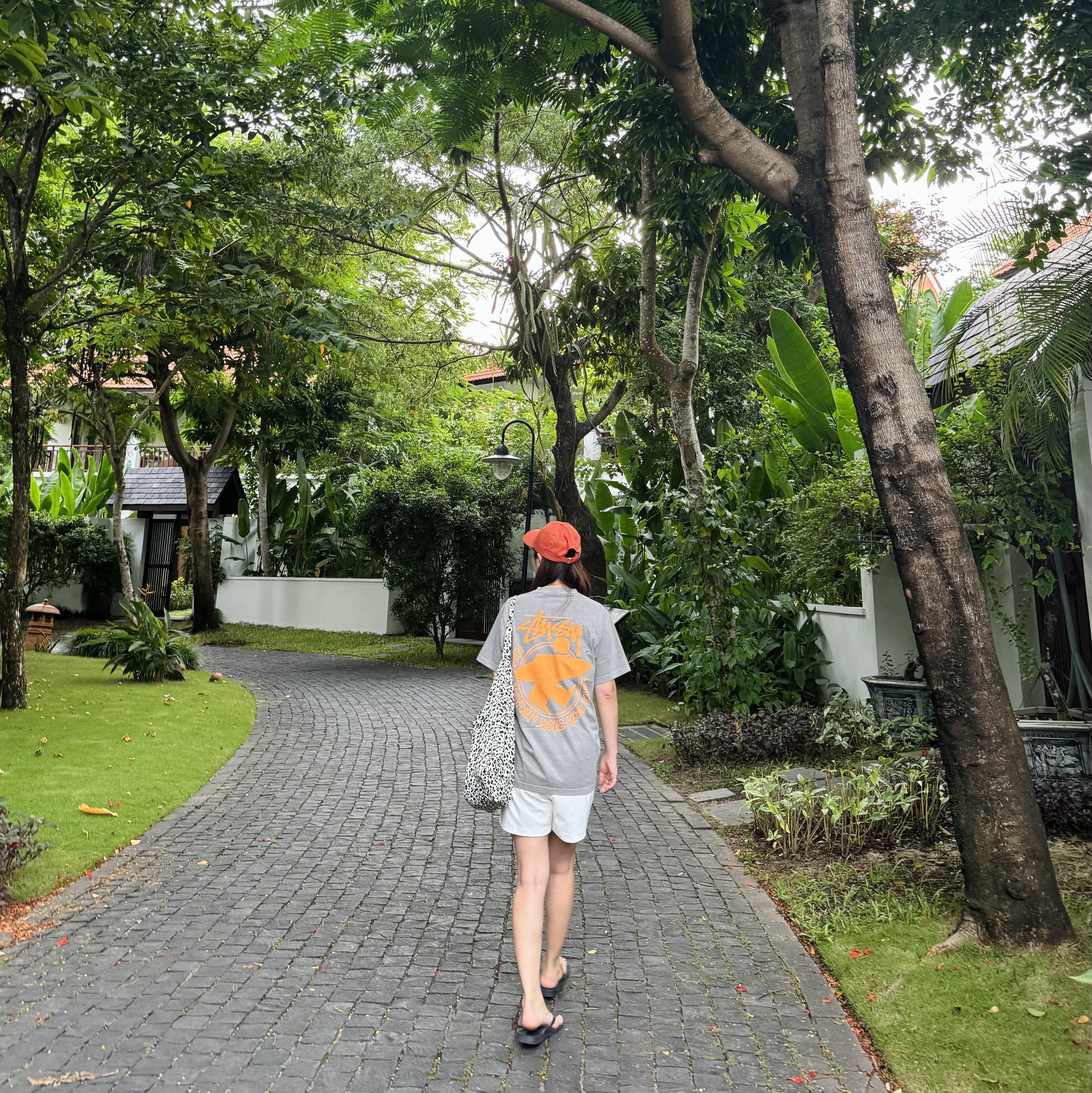 Stussy Basic Stock Low Pro Cap Dusty Orange, Stussy Beach Roots T-Shirt Grey 착용 스타일 - 1