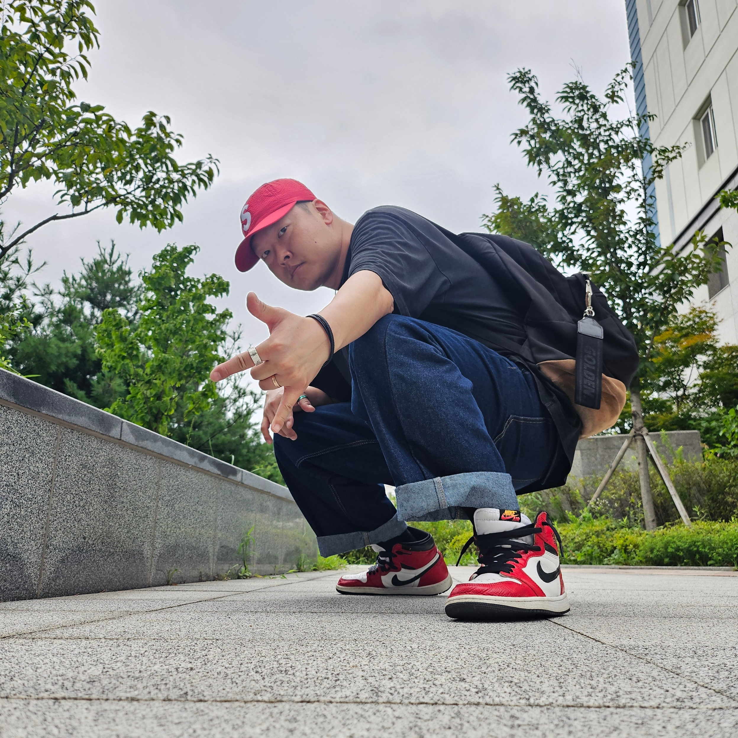 Supreme Seersucker S Logo 6-Panel Red - 24SS, Jordan 1 Retro High OG Light Fusion Red 착용 스타일 - 3