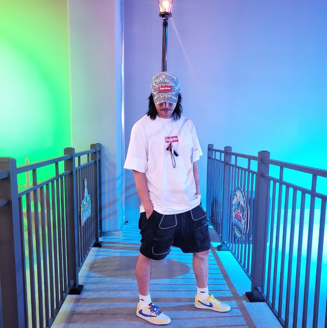 (W) Jordan 1 x Travis Scott Retro Low OG SP Canary, Supreme x MM6 Maison Margiela Box Logo T-Shirt White - 24SS 착용 스타일 - 3