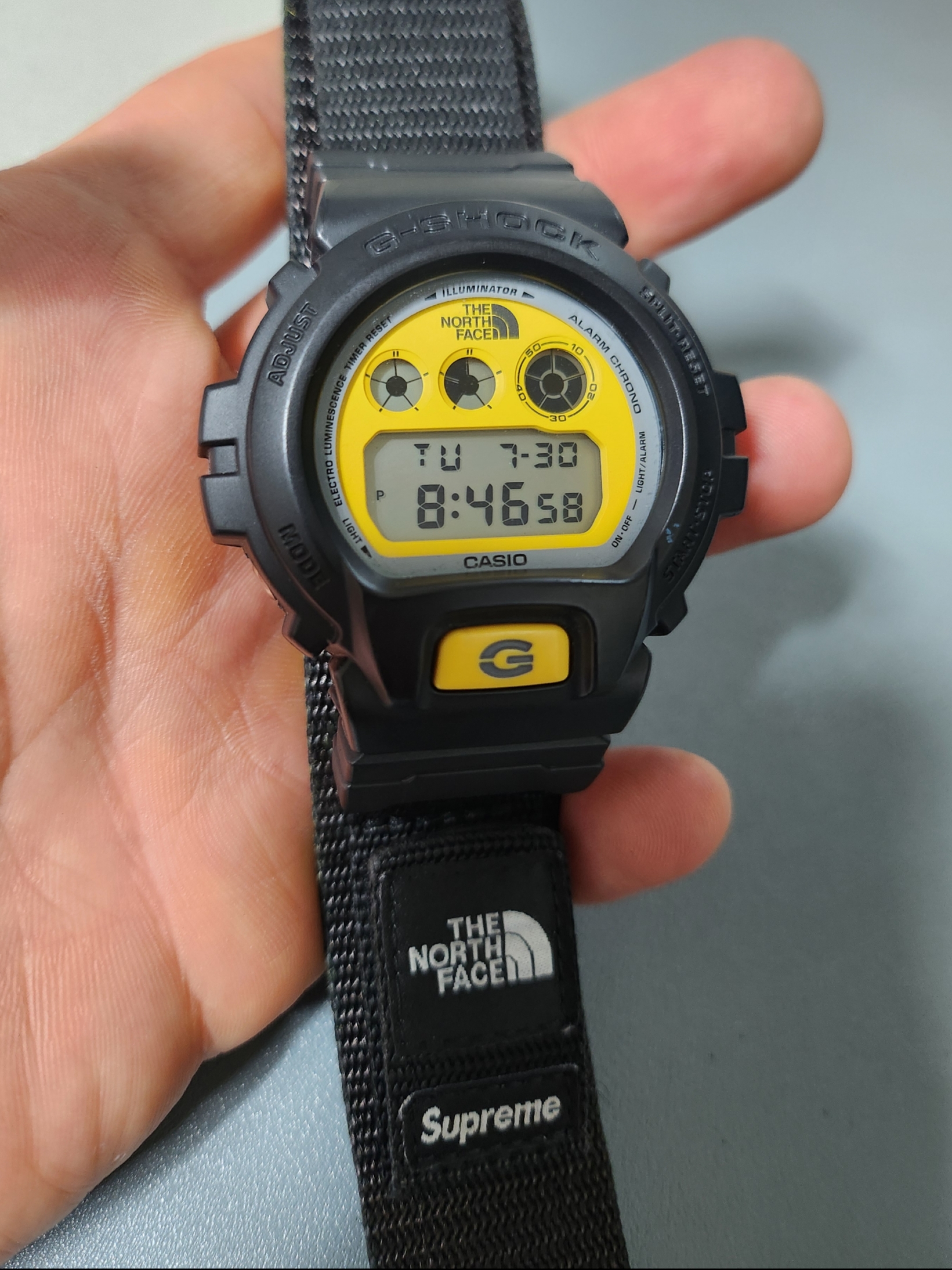 Casio G-Shock x Supreme x The North Face DW-6900 Yellow 착용 스타일