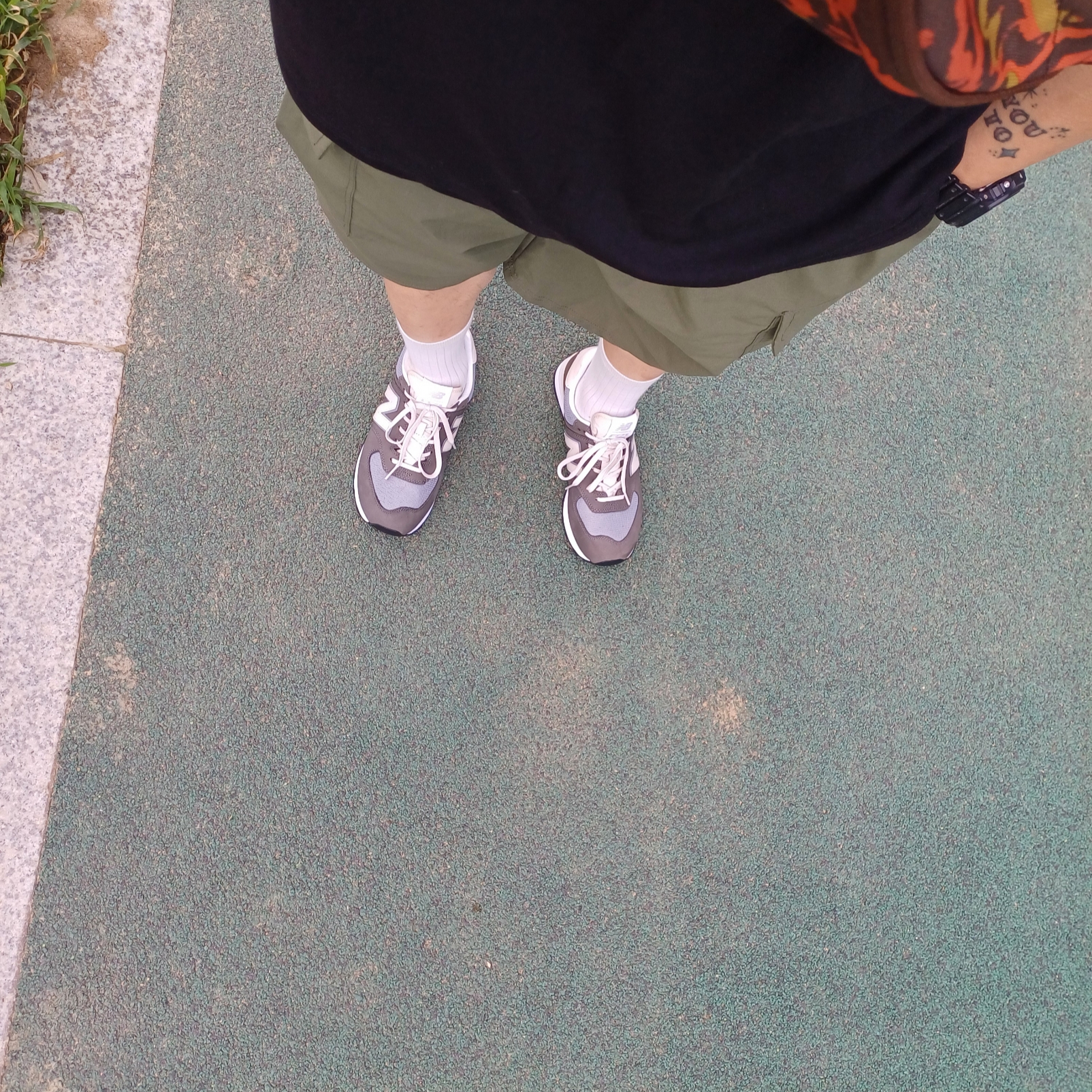 New Balance 574 Classic Grey 착용 스타일 - 1