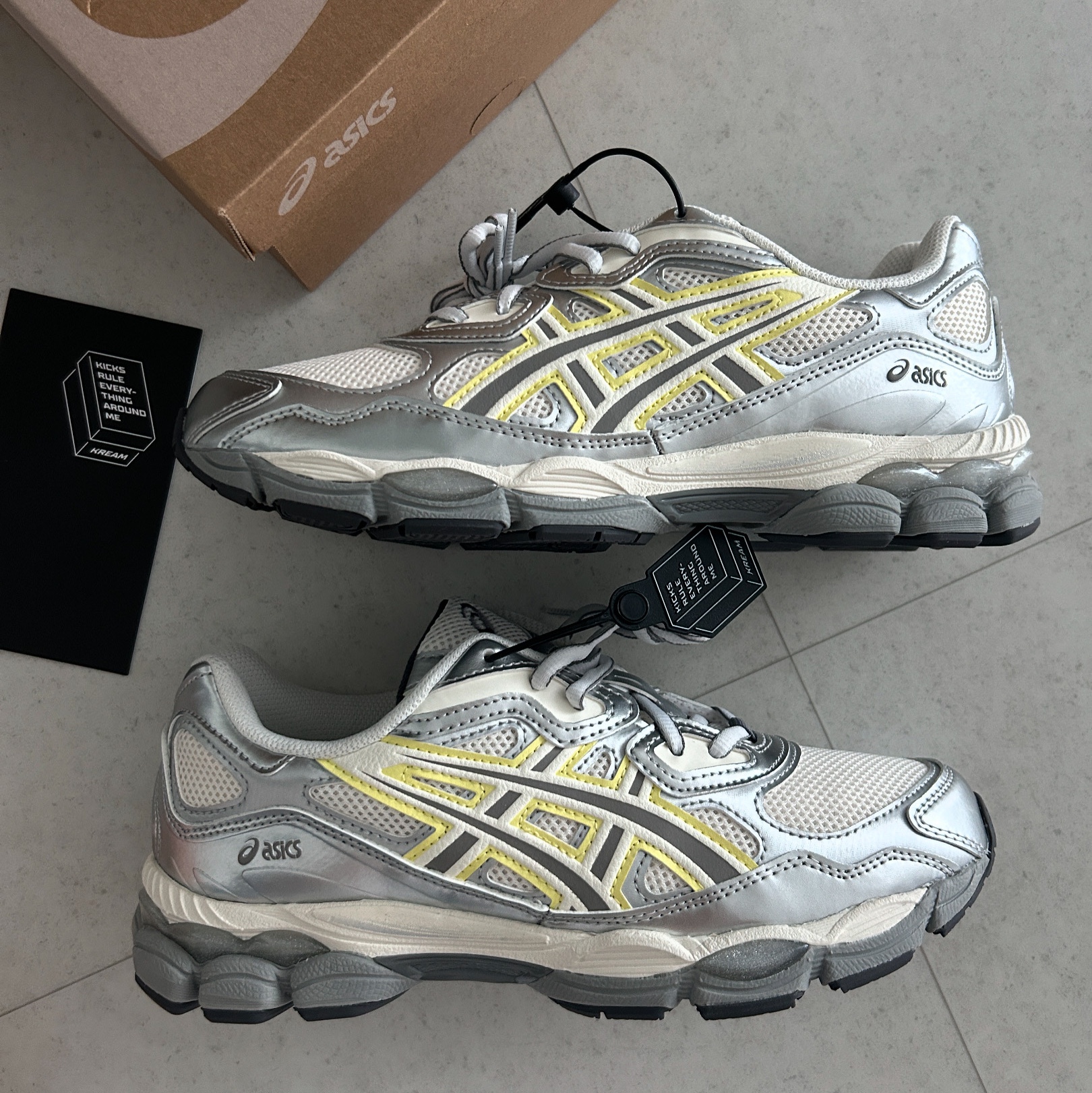 (W) Asics x Emmi Gel-NYC White Huddle Yellow 착용 스타일