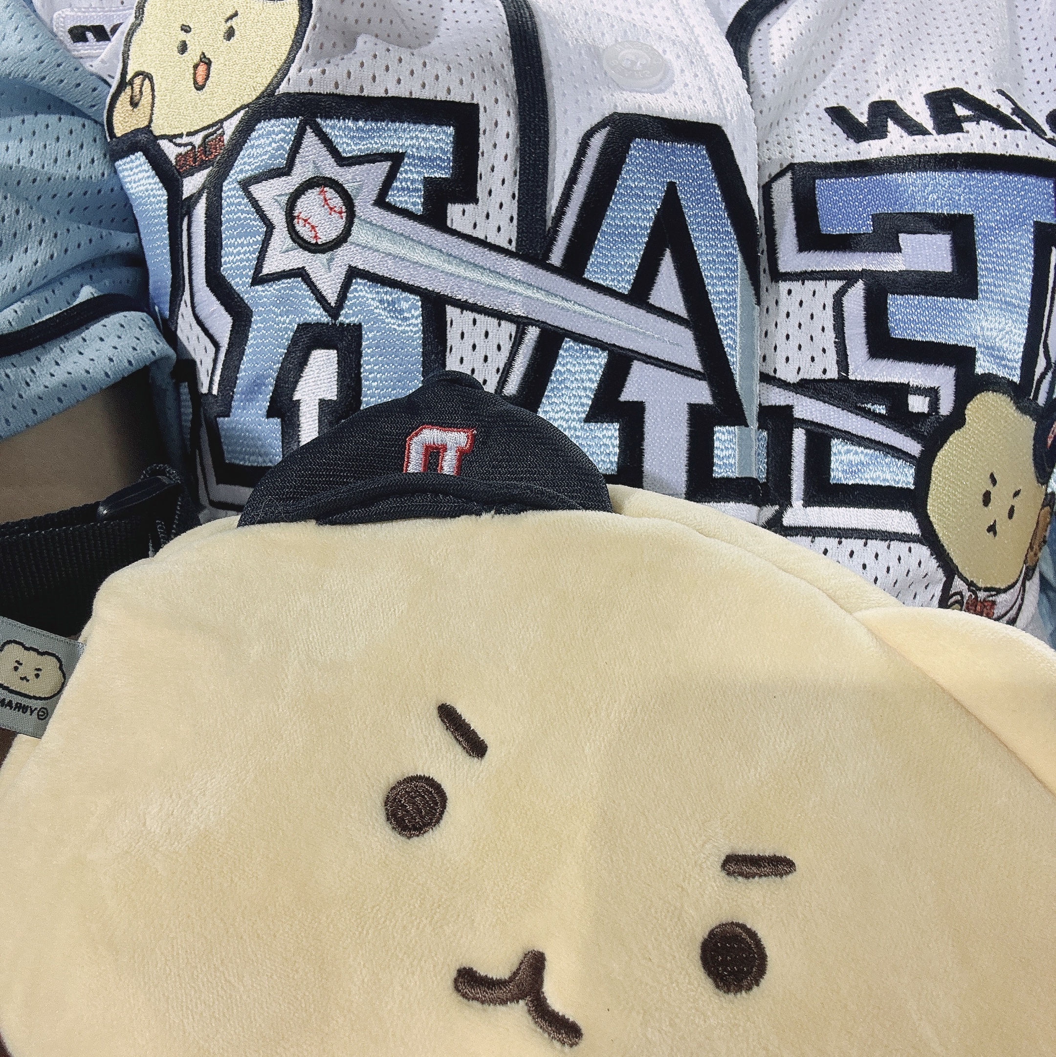 Doosan Bears x Manggom Authentic Uniform White Patch Ver. 1 (Non Marking Ver.), Doosan Bears x Manggom Mini Crossbag Ivory 착용 스타일 - 1