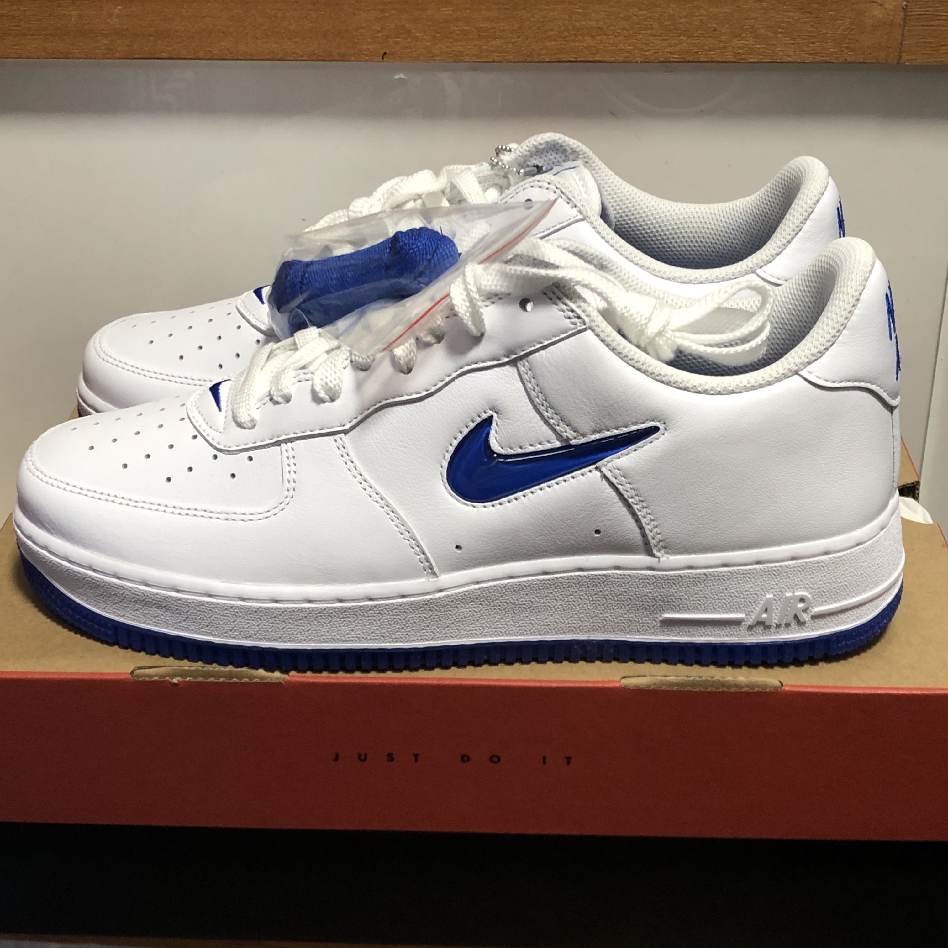 Nike Air Force 1 Low Color of The Month White Hyper Royal 착용 스타일