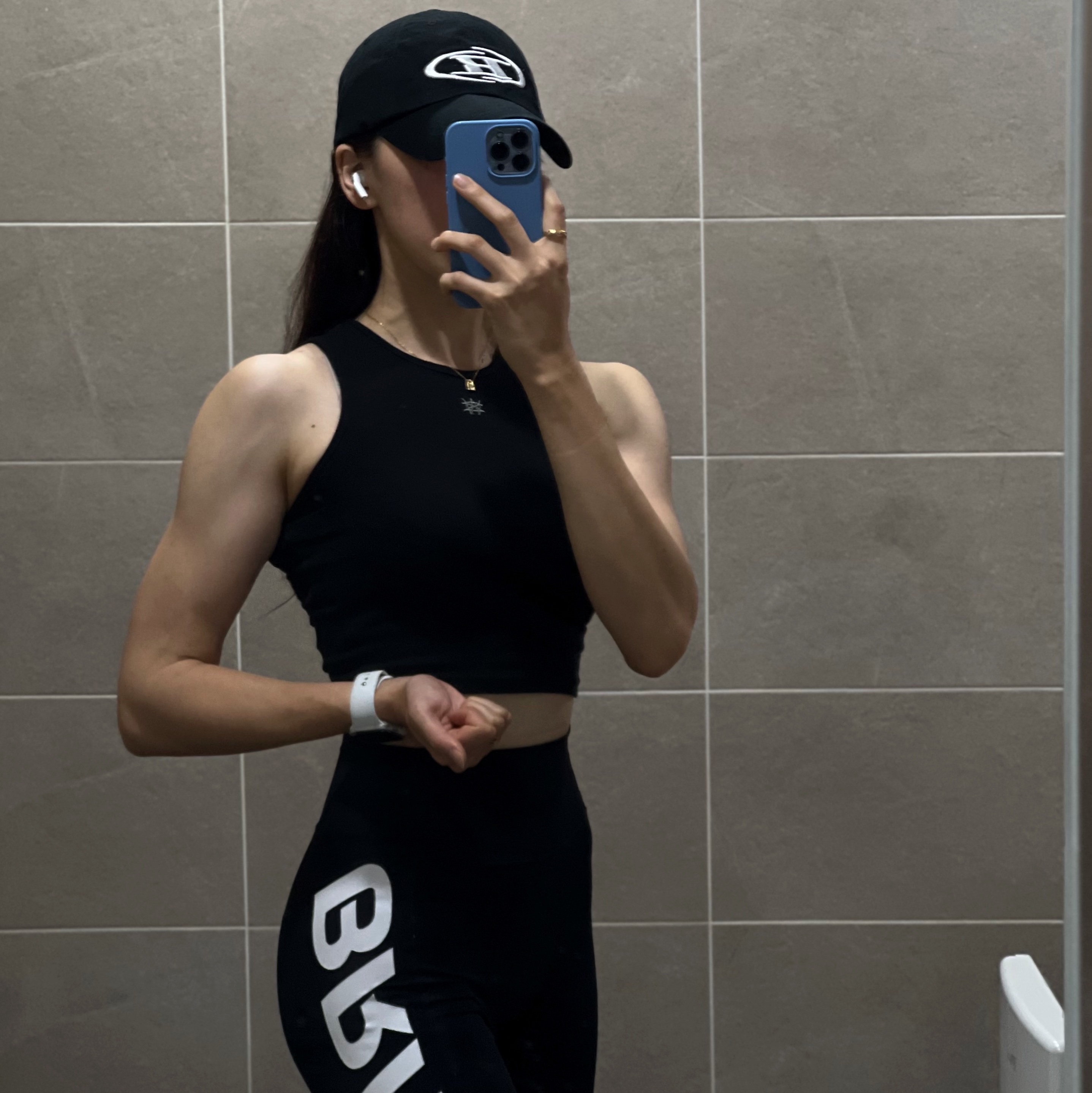 BORN TO WIN B Symbol Big Logo Ball Cap Black, BORN TO WIN BRN 3.5 Leggings Black 착용 스타일