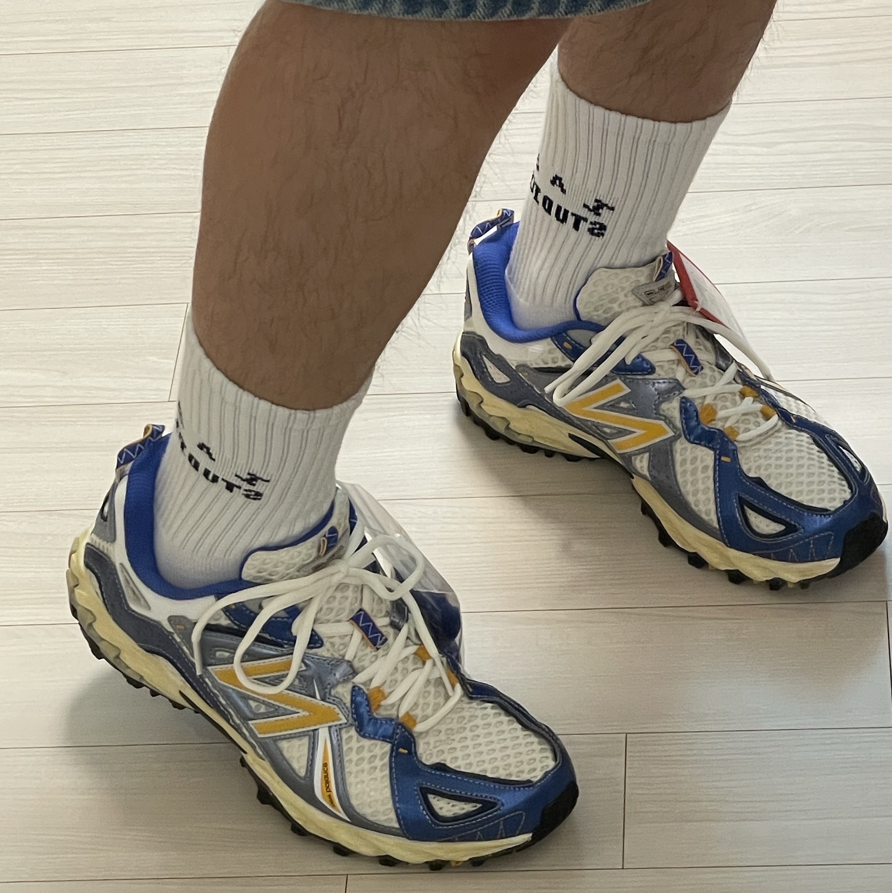 New Balance x Yeseyesee ML610 Atlantic Blue Varsity Gold 착용 스타일 - 5