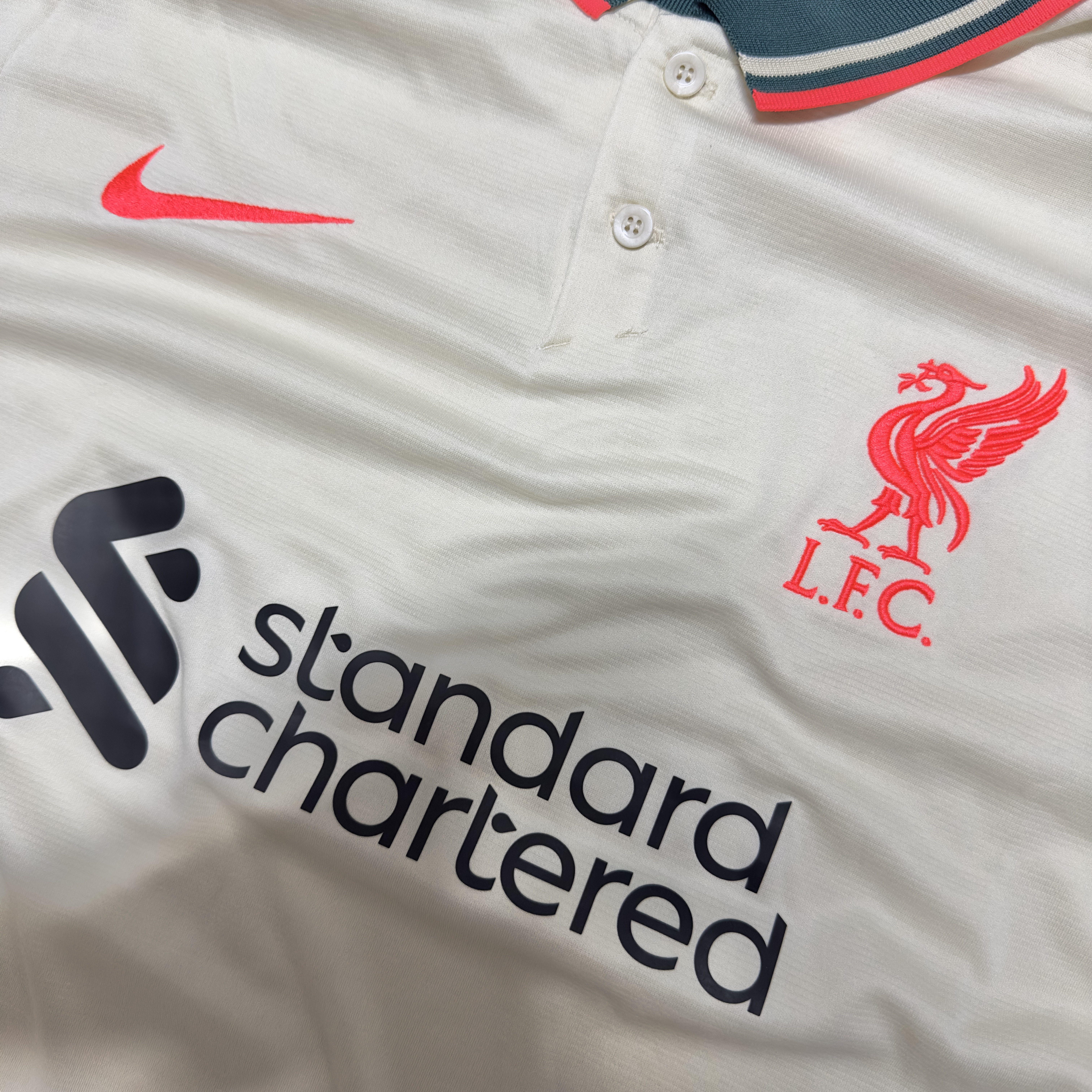 Nike Liverpool F.C. 2021/22 Dri-Fit Stadium Away SS Jersey Pale Ivory (Non Marking Ver.) 착용 스타일