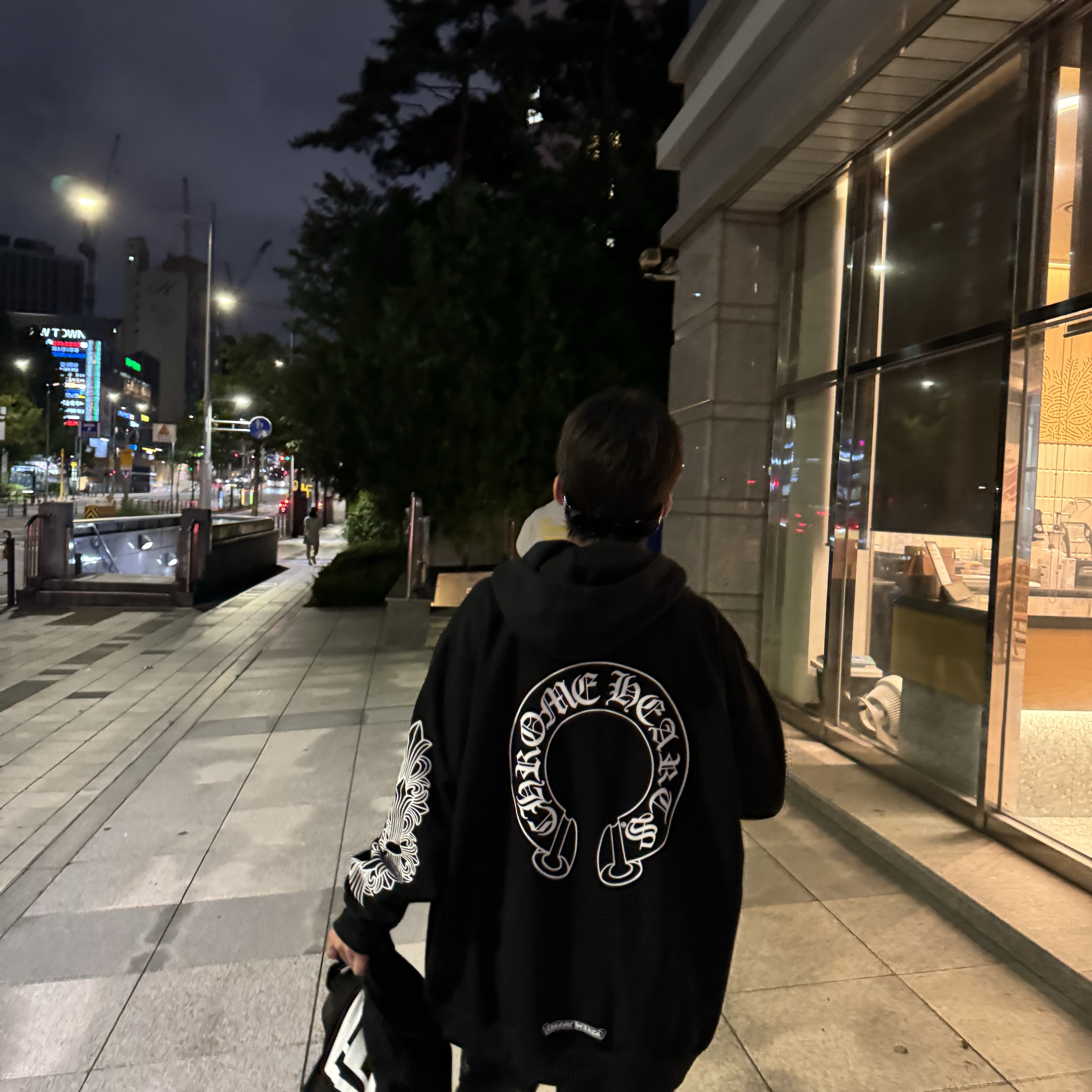 Chrome Hearts Horseshoe Floral Fleece Zip-Up Hoodie Black 착용 스타일
