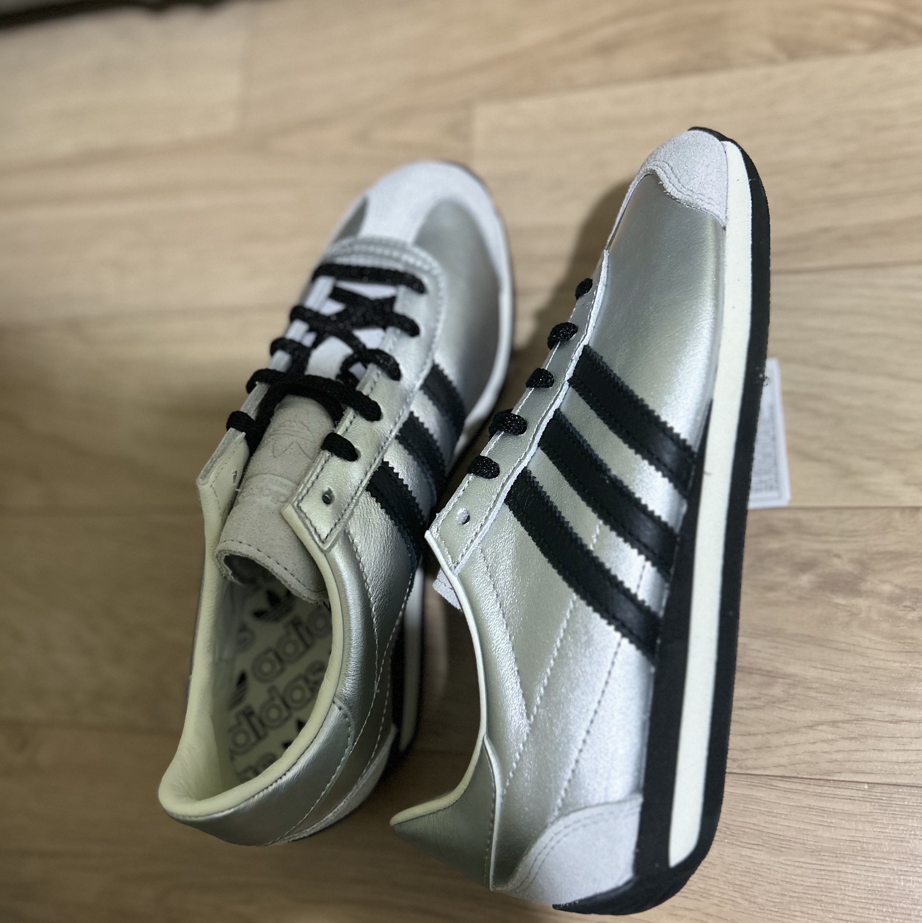 (W) Adidas Country OG Off White Core Black 착용 스타일