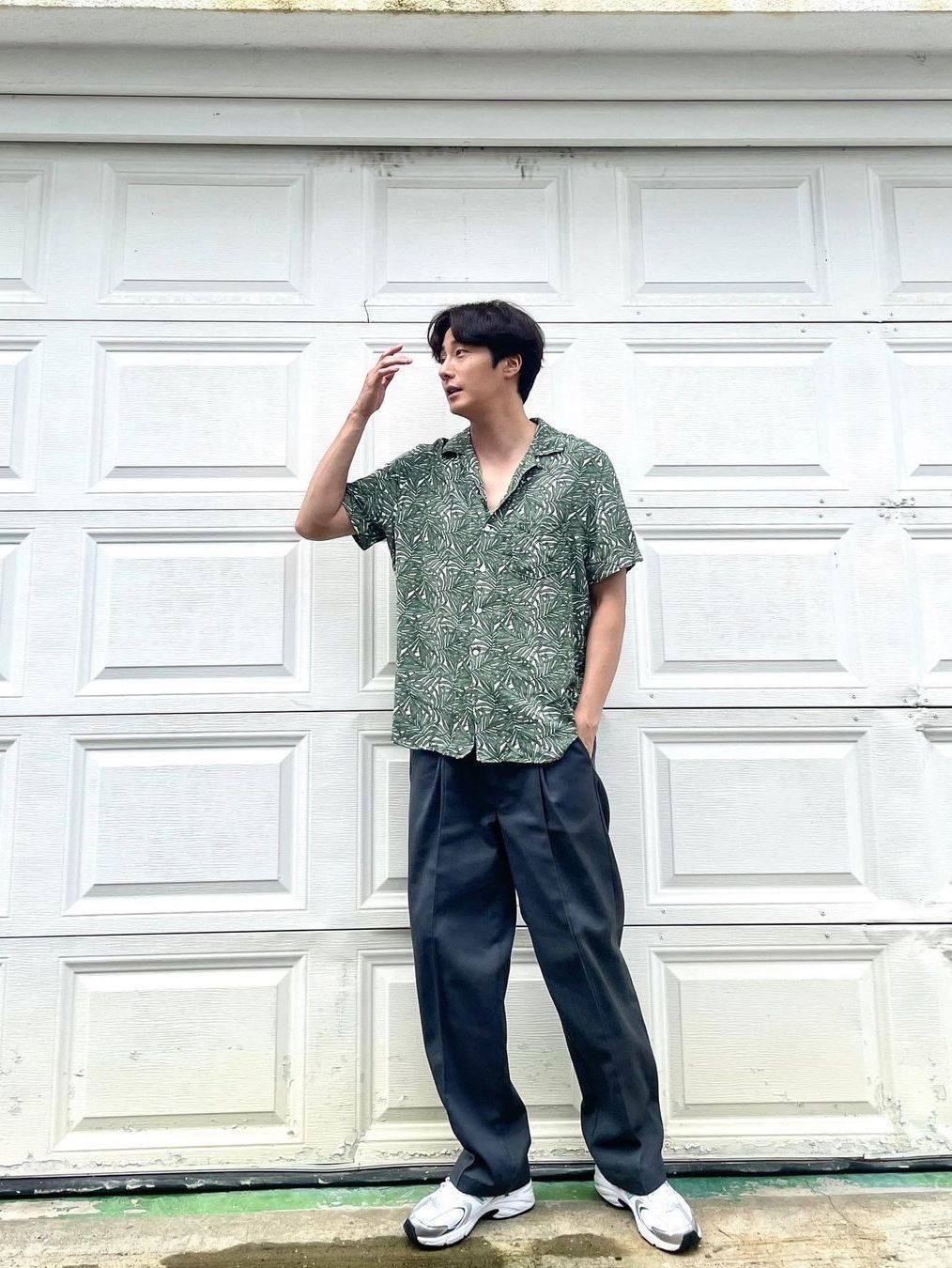 Moncler Hawaiian Print Shirt Night Blue - 22SS, Houston Japan Aloha Shirt Leopard Grey 41103GY 착용 스타일 - 5