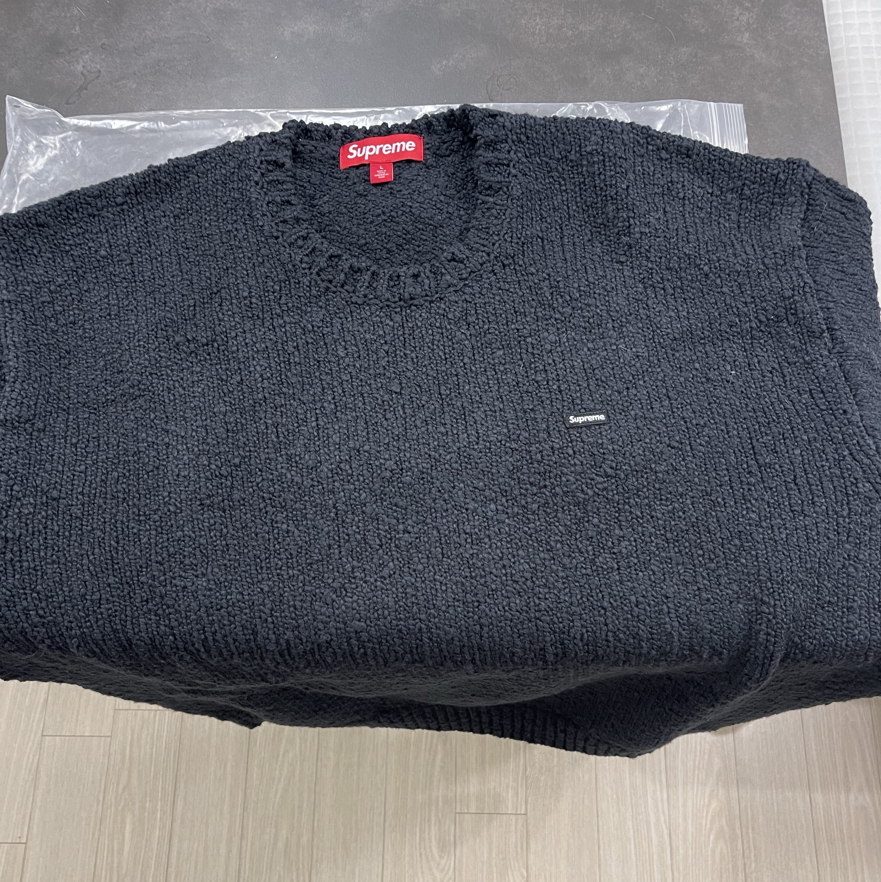 Supreme Boucle Small Box Sweater Black - 24SS 착용 스타일