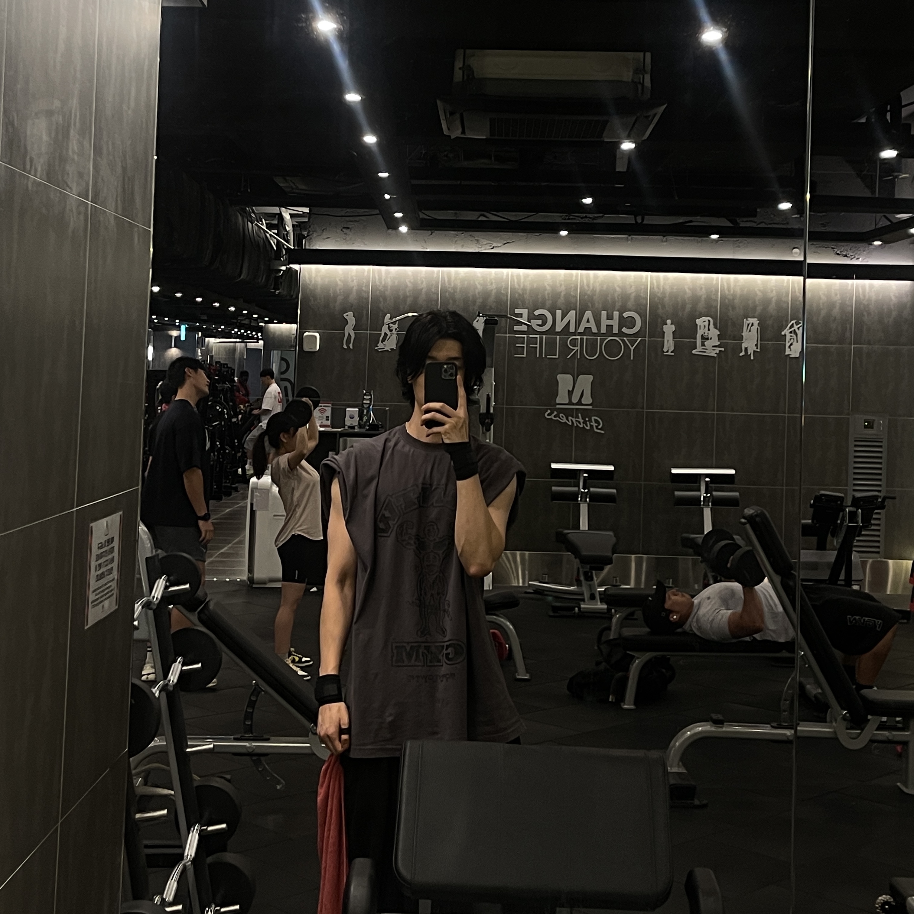BORN TO WIN Raiseborn Over Fit T-Shirts Charcoal 착용 스타일